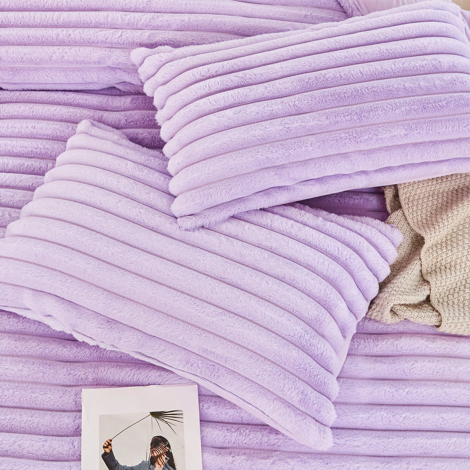 Fluffy Down Alternative Fleece Twin Comforter Set, Light Purple Super Soft Furry Plush Bedding, Luxury Fluffy Fuzzy Heavy Bed Set for Winter ... - Hypoallergenic Ultra-Fluffy Quilt for Winter Detail