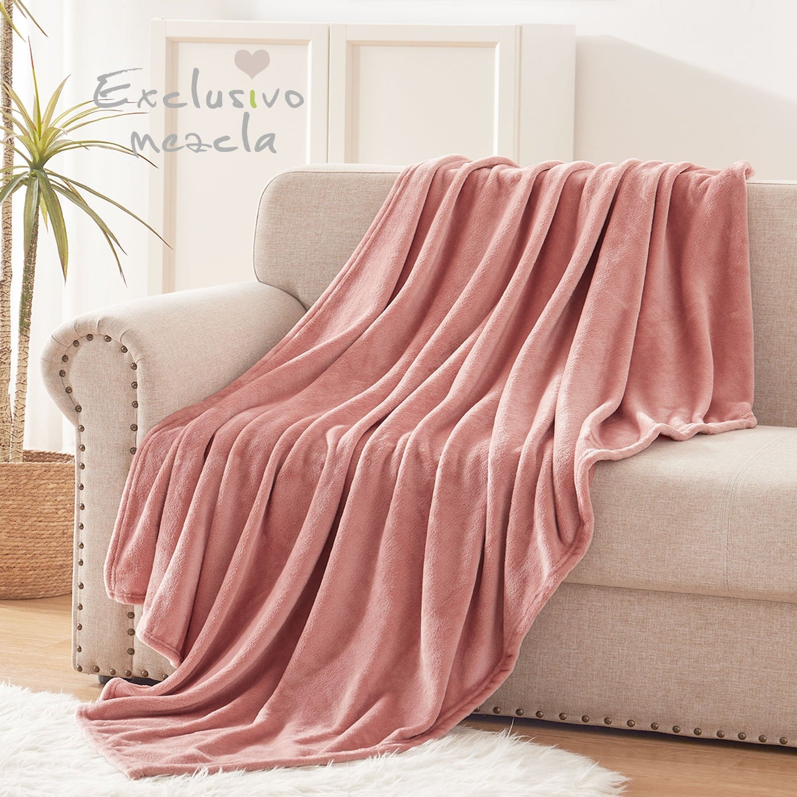 Cozy Fleece Fleece Throw Blanket for Couch, Sofa, Super Soft and Warm Blankets, Pink Throw All Season Use, Cozy, Plush, Lightweig... - Super Soft Reversible Sherpa Flannel Blanket Detail