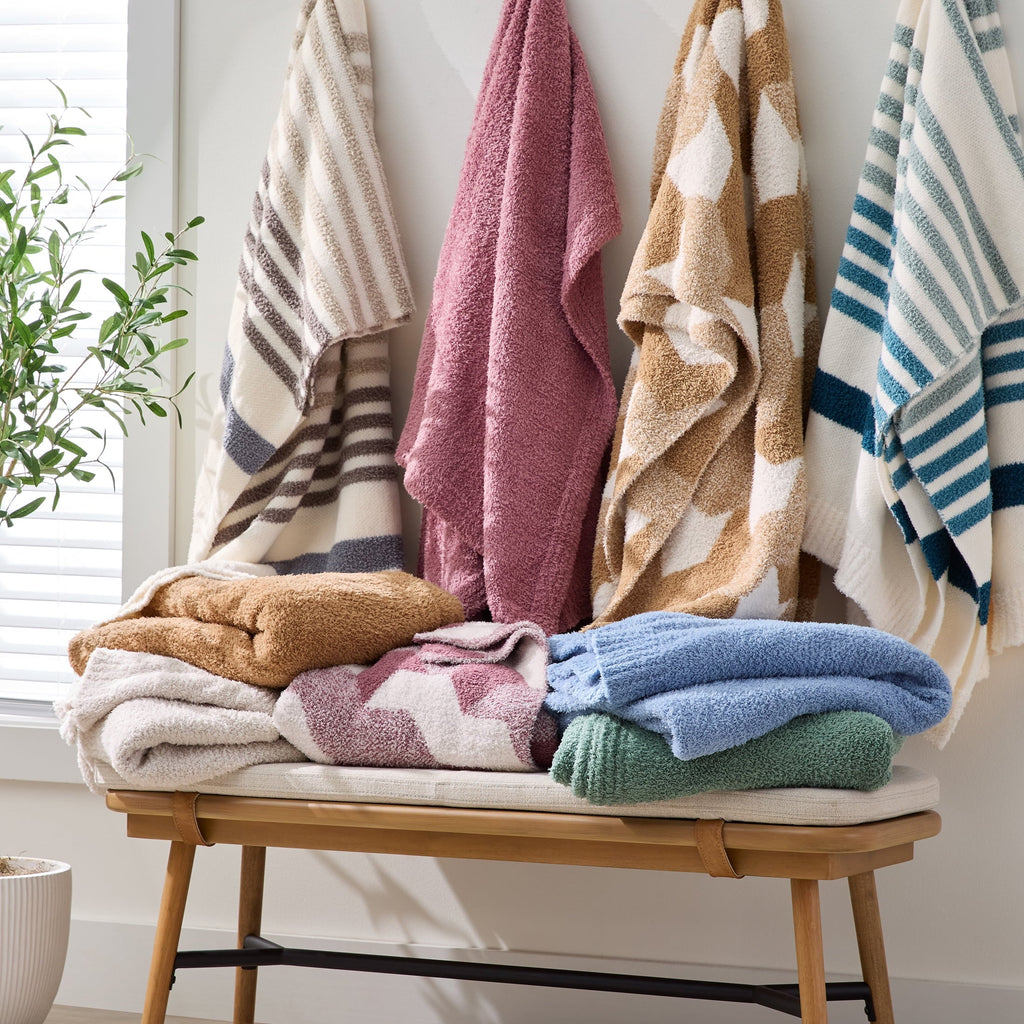 Cozy Fleece Cozy Knit Throw, Dark Caramel, 50x72" - Cozy Fleece Throw Blanket for Couch & Bed Detail