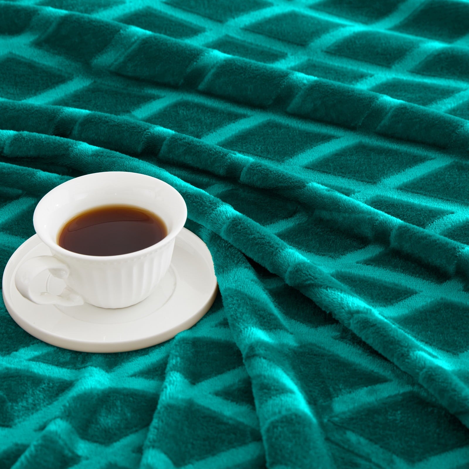 Cozy Fleece Large Soft Throw Blanket for Couch, 50x70 Inches Diamond Geometry Pattern Velvet Fleece Blanket, Cozy, Warm and Light... - Super Soft Reversible Sherpa Flannel Blanket Detail