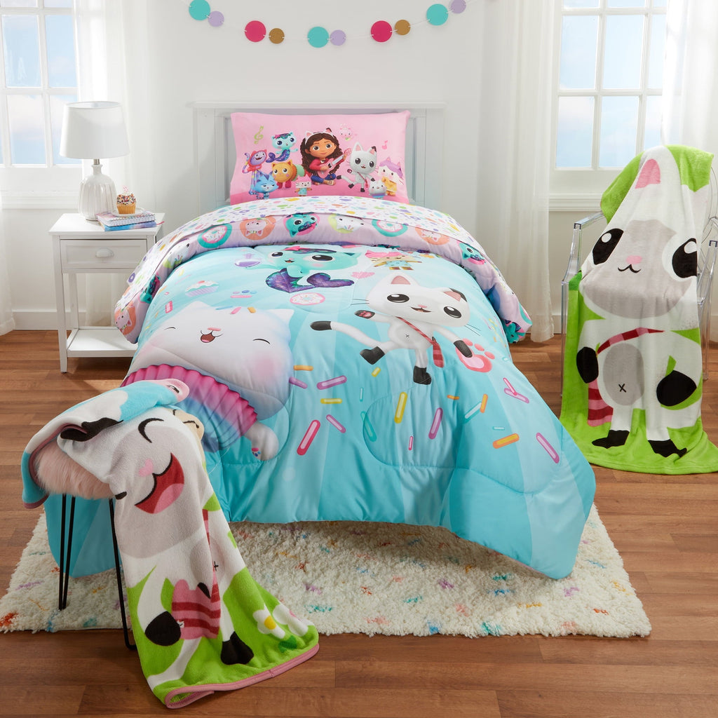 Luxurious Quilted Gabby's Dollhouse Kids Comforter and Pillowcase, 2-Piece Set, Twin/Full, Reversible - Luxurious Quilted Duvet Cover Set Detail