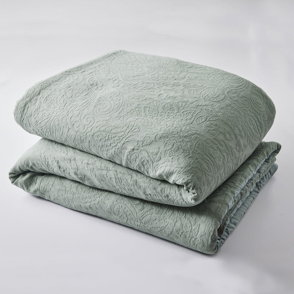 Heavyweight Warmth 3-Piece Sage Floral Comforter Set, Full/Queen - All-Season Down Alternative Comforter Insert Detail