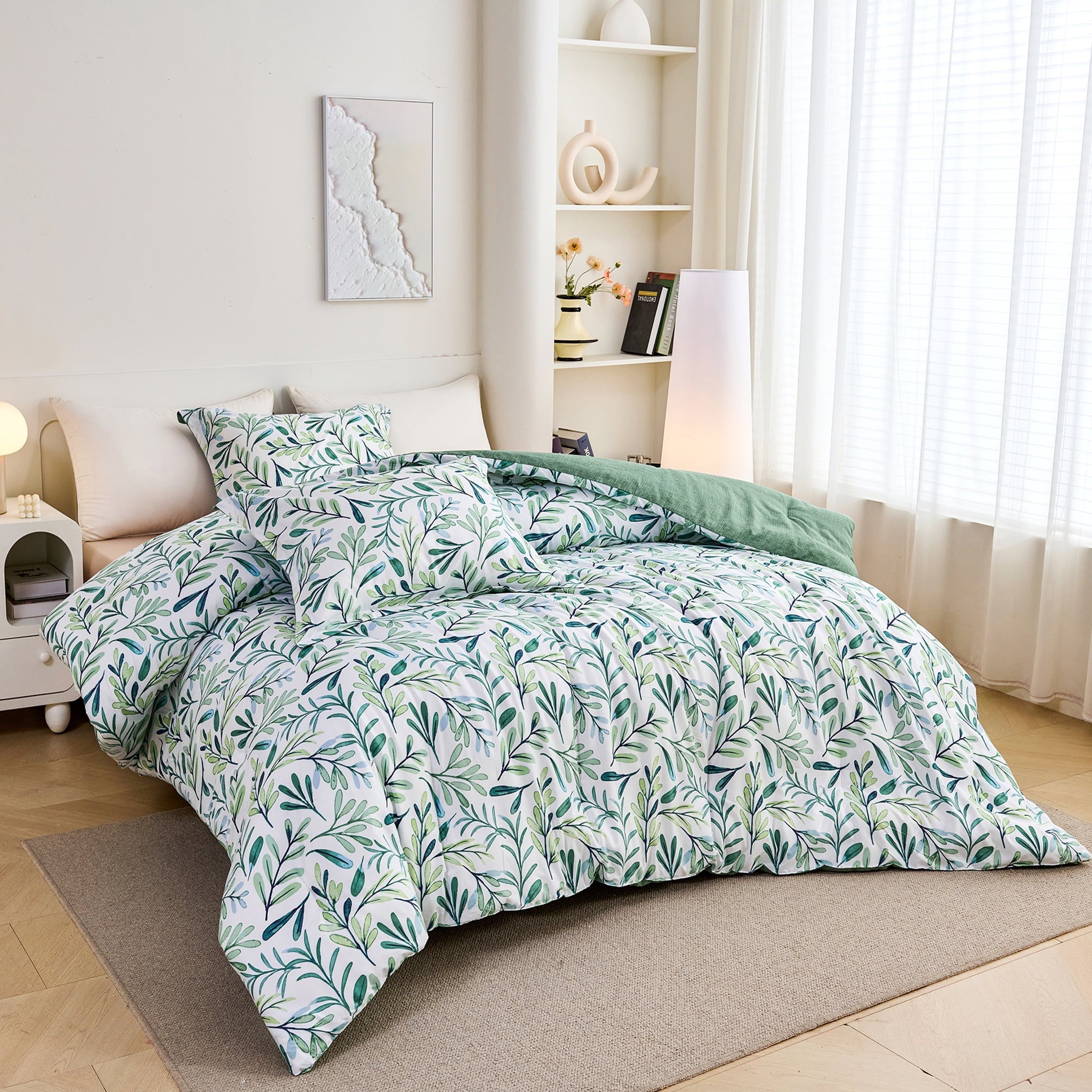 All-Season 3-Piece Floral Comforter Set King Size, Green and White Botanical, Soft Microfiber All-Season Bedding for Adults & Teens - Luxurious Quilted Duvet Cover Set Detail