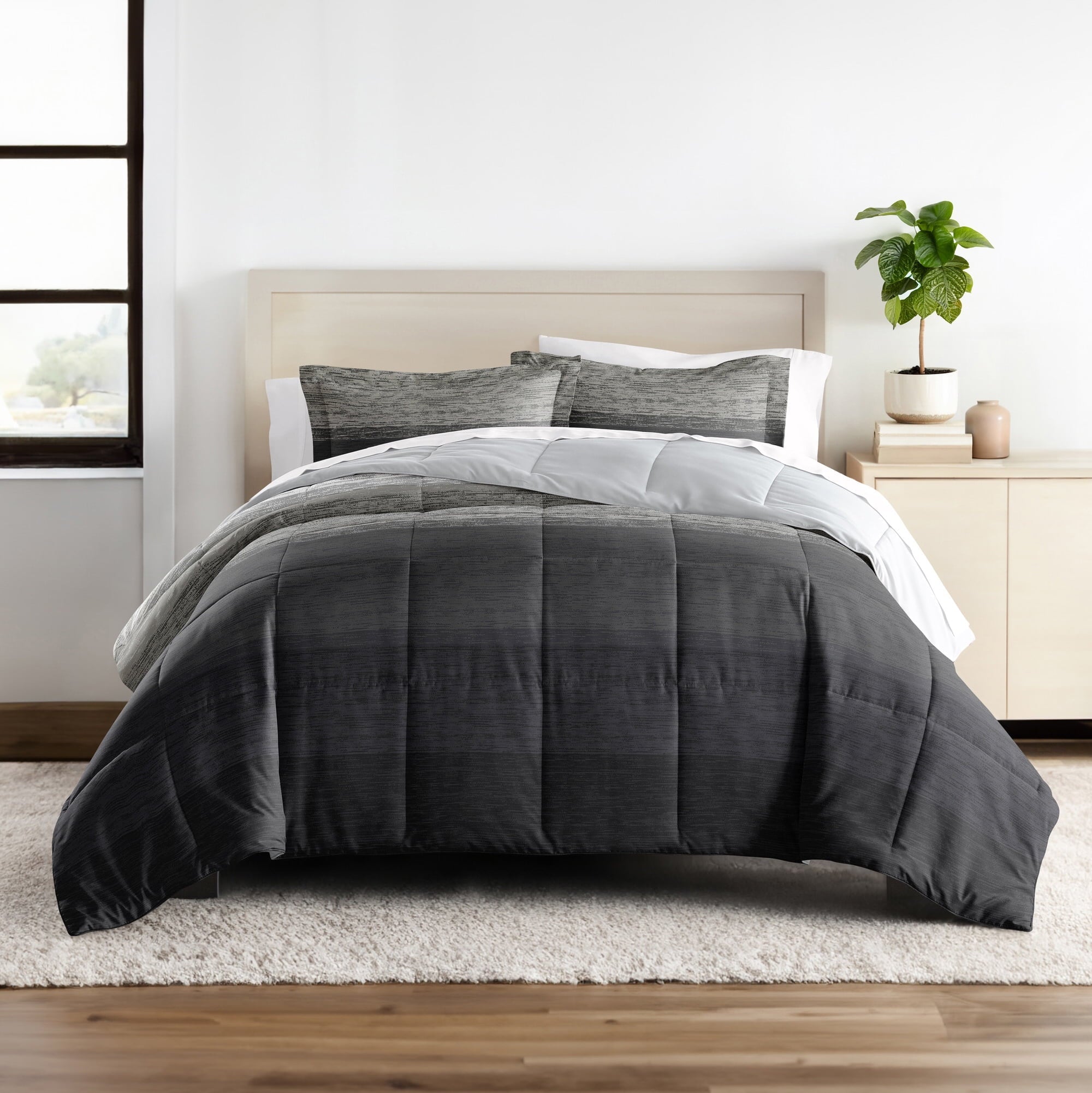Fluffy Down Alternative All Season Ultra Soft Comforter Set Lightweight Bedding in Gray/Black Ombre for Full/Queen Size - Luxurious Quilted Duvet Cover Set Detail