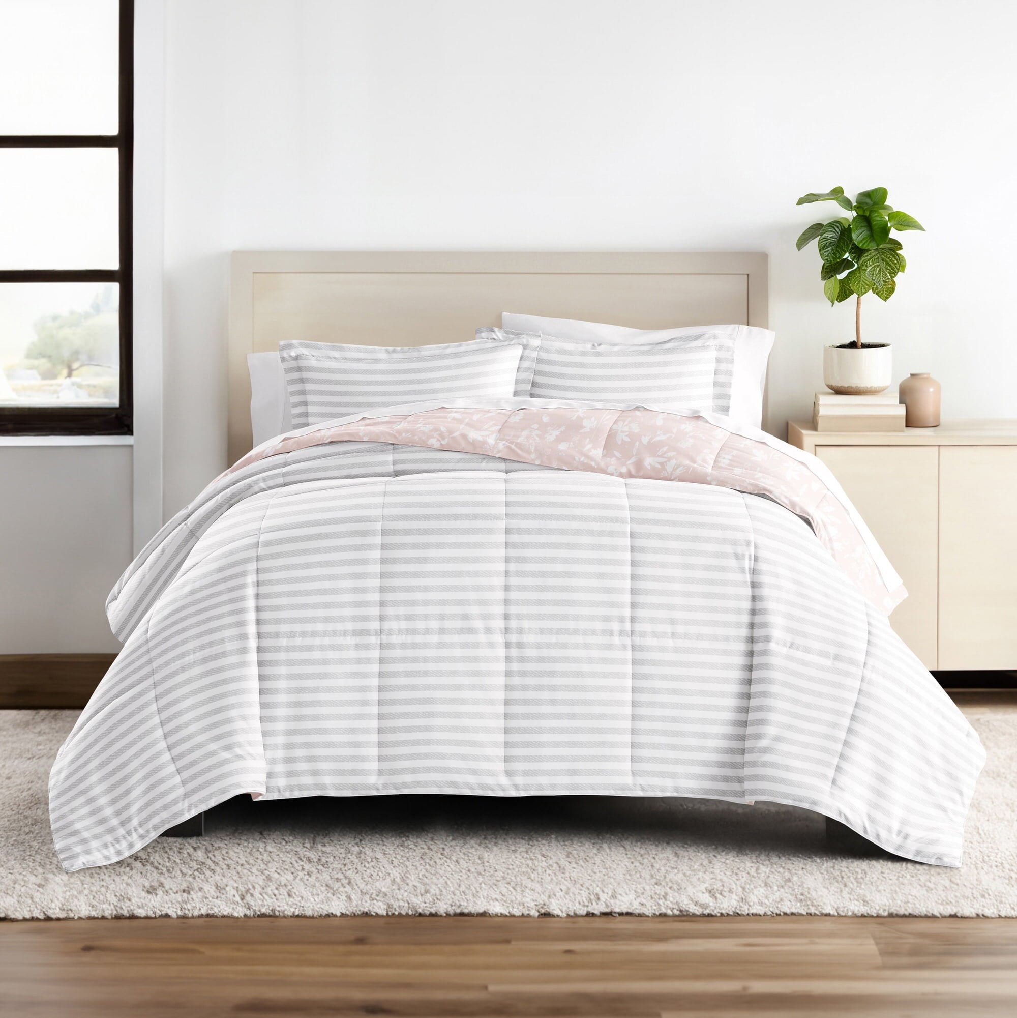 Hypoallergenic Cloud All Season Ultra Soft Comforter Set Lightweight Bedding in Pressed Flowers for Full/Queen Size - Hypoallergenic Ultra-Fluffy Quilt for Winter Detail