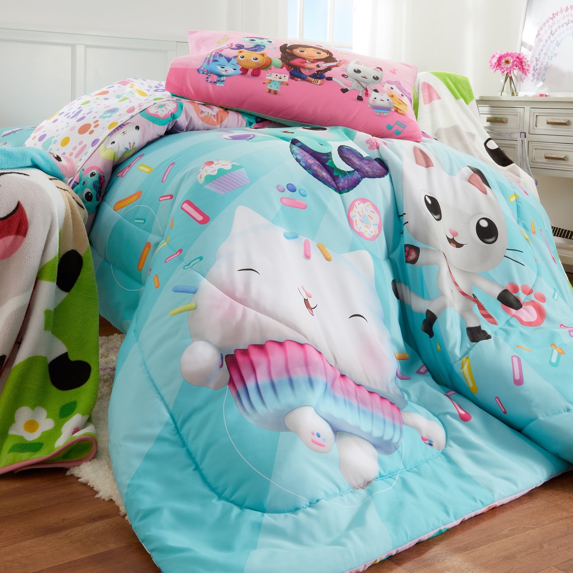 Luxurious Quilted Gabby's Dollhouse Kids Comforter and Pillowcase, 2-Piece Set, Twin/Full, Reversible - Luxurious Quilted Duvet Cover Set Detail