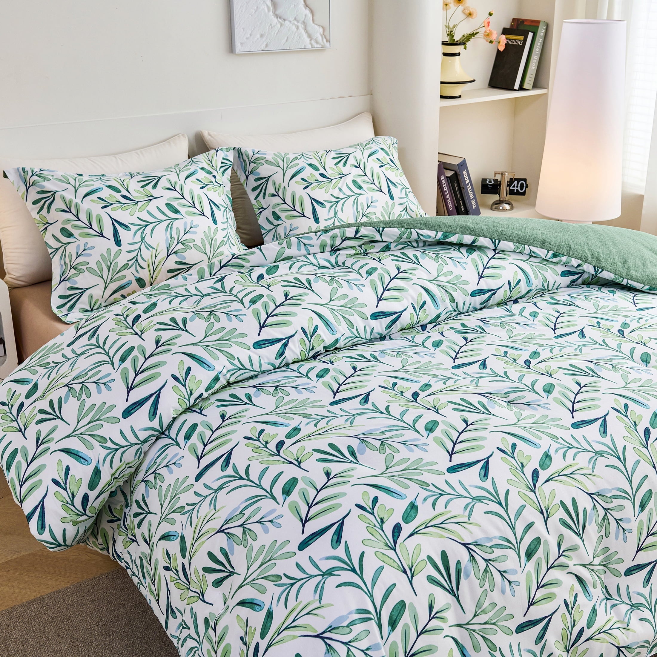 All-Season 3-Piece Floral Comforter Set King Size, Green and White Botanical, Soft Microfiber All-Season Bedding for Adults & Teens - Luxurious Quilted Duvet Cover Set Detail