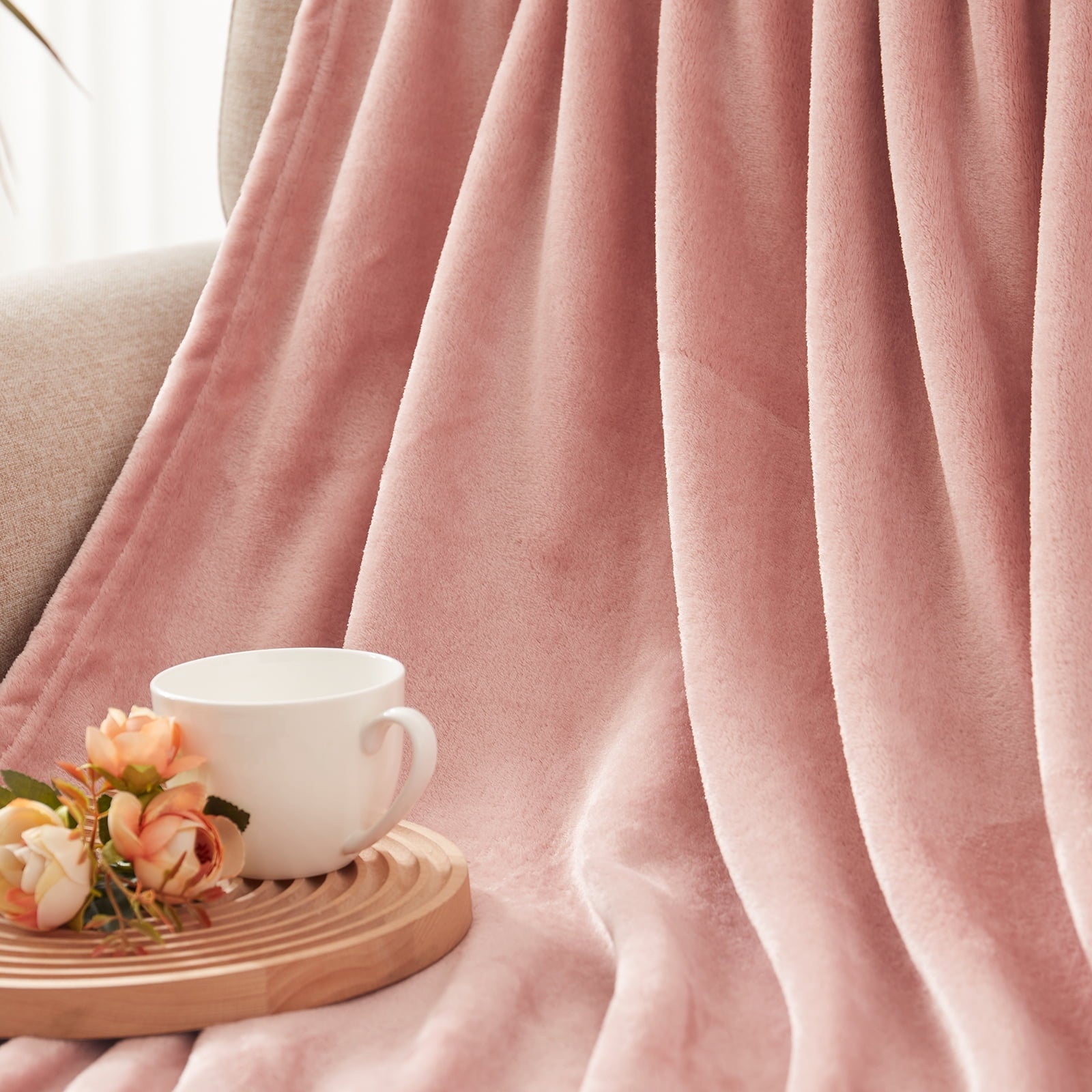 Cozy Fleece Fleece Throw Blanket for Couch, Sofa, Super Soft and Warm Blankets, Pink Throw All Season Use, Cozy, Plush, Lightweig... - Super Soft Reversible Sherpa Flannel Blanket Detail