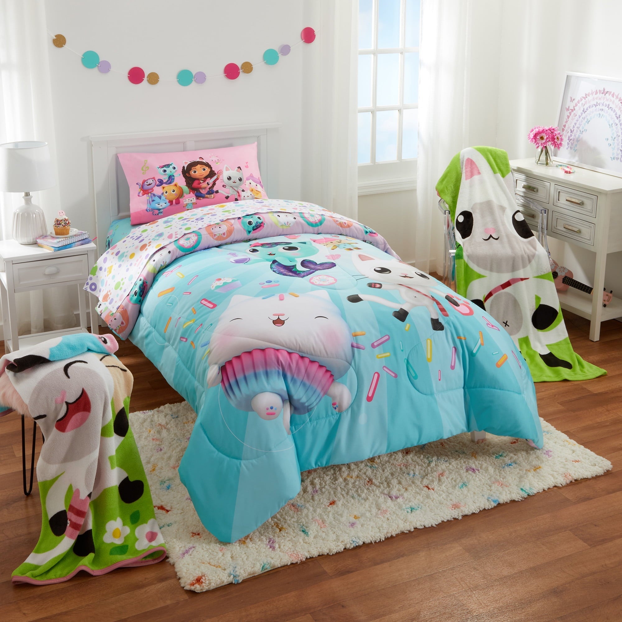 Luxurious Quilted Gabby's Dollhouse Kids Comforter and Pillowcase, 2-Piece Set, Twin/Full, Reversible - Luxurious Quilted Duvet Cover Set Detail