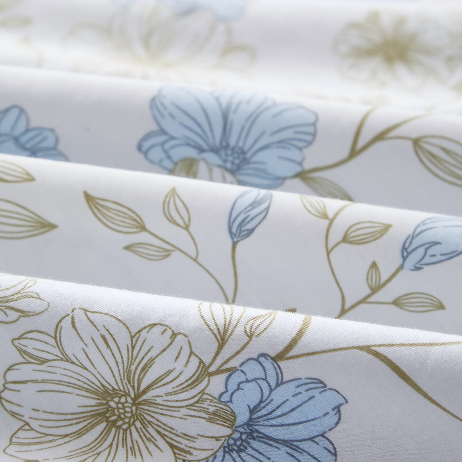 Luxurious Quilted Cotton Comforter Sets Queen Size, 3 Pieces Botanical Blue Floral Reversible Bedding Sets for Adults All Season - Luxurious Quilted Duvet Cover Set Detail