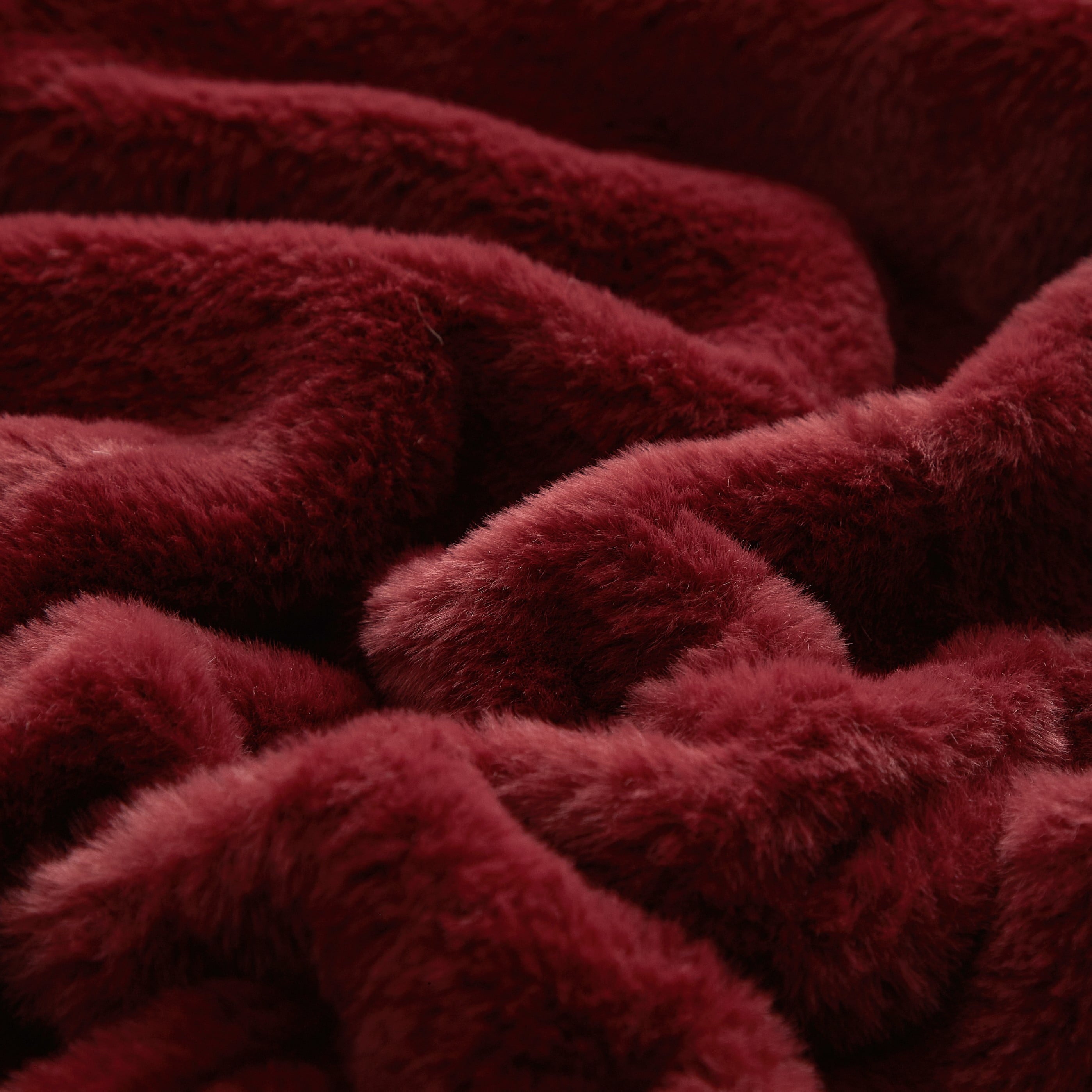 Super Soft Flannel Cozy Faux Fur Super Soft luxury Blanket, Full/Queen, Luscious Merlot - Lightweight Plush Warm Blanket for All Seasons Detail