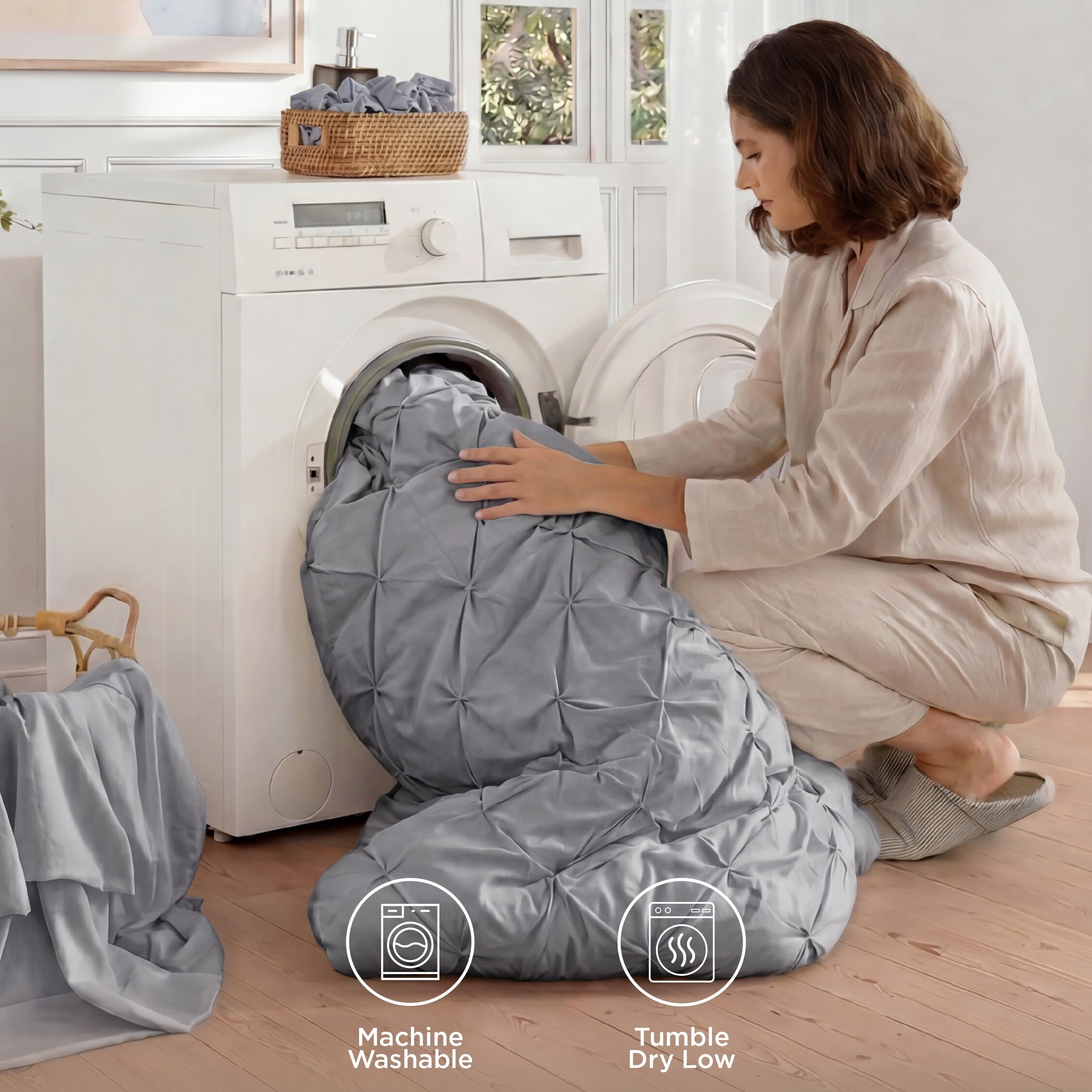 All-Season Queen Comforter Set Grey, Bed in a Bag Queen Size Bedding, 7 Pieces Pinch Pleat All Season Comforter - Cloud-Like Soft Lightweight Bed Comforter Detail