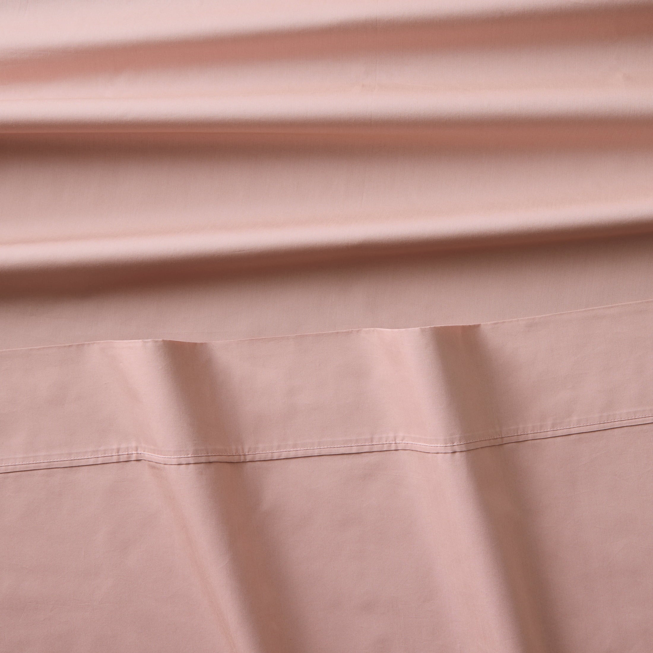Breathable Luxury 300 Thread Count Cotton Percale 3-Piece Antique Blush Bed Sheet Set, Twin - Breathable Egyptian Cotton Flat & Fitted Sheets Detail