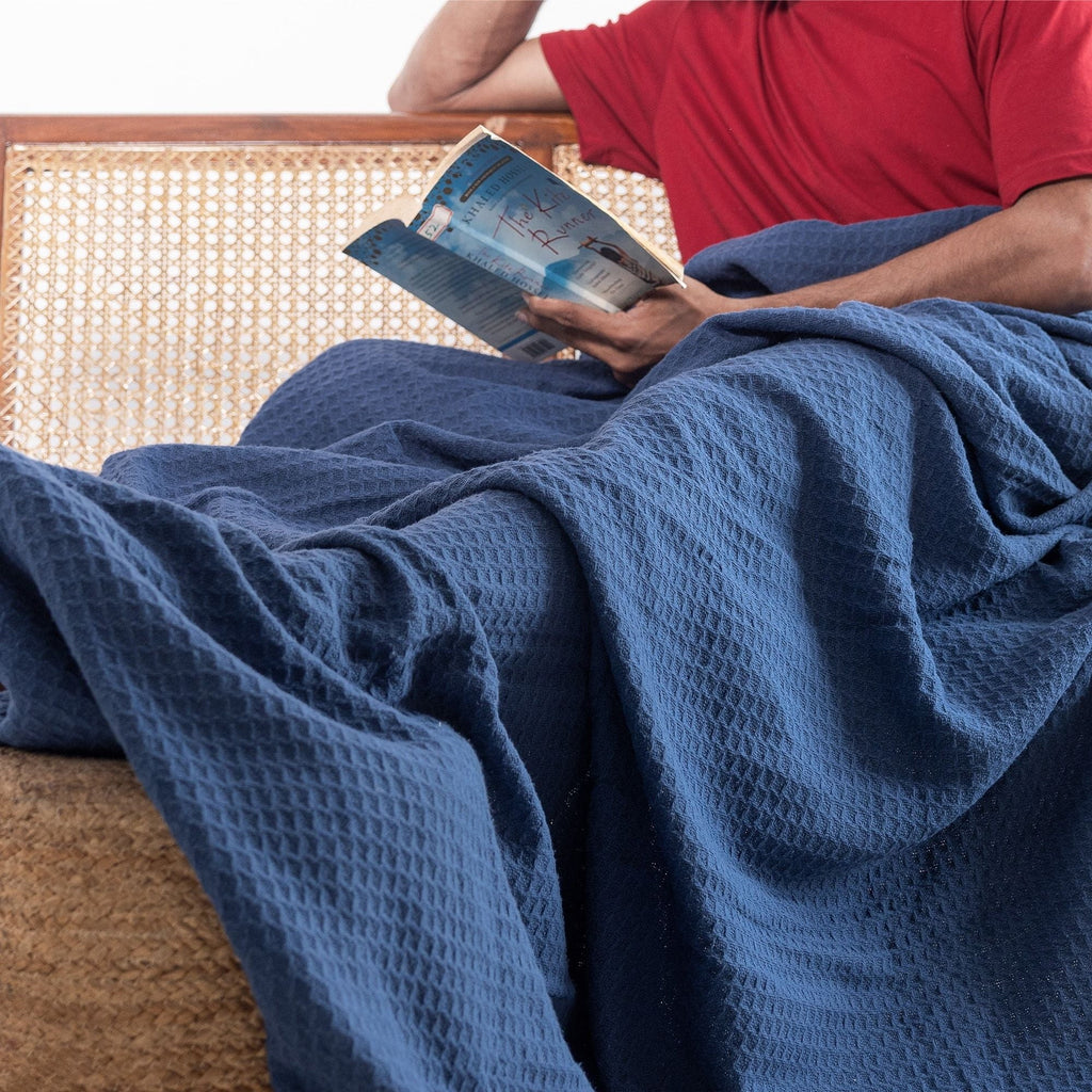 Reversible Sherpa Twin Waffle Throw Blanket for Couch (68" x 92"), 100% Cotton Throw Blankets for Bed, Waffle Blanket for Bed (Navy) - Cozy Fleece Throw Blanket for Couch & Bed Detail