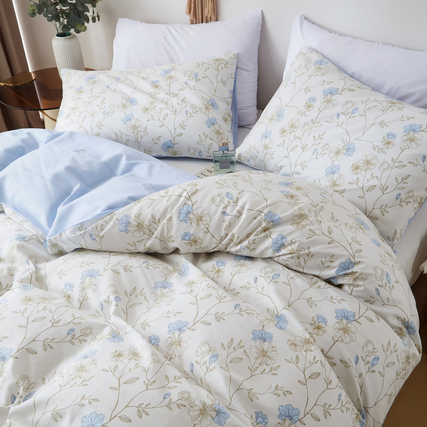 Luxurious Quilted Cotton Comforter Sets Queen Size, 3 Pieces Botanical Blue Floral Reversible Bedding Sets for Adults All Season - Luxurious Quilted Duvet Cover Set Detail