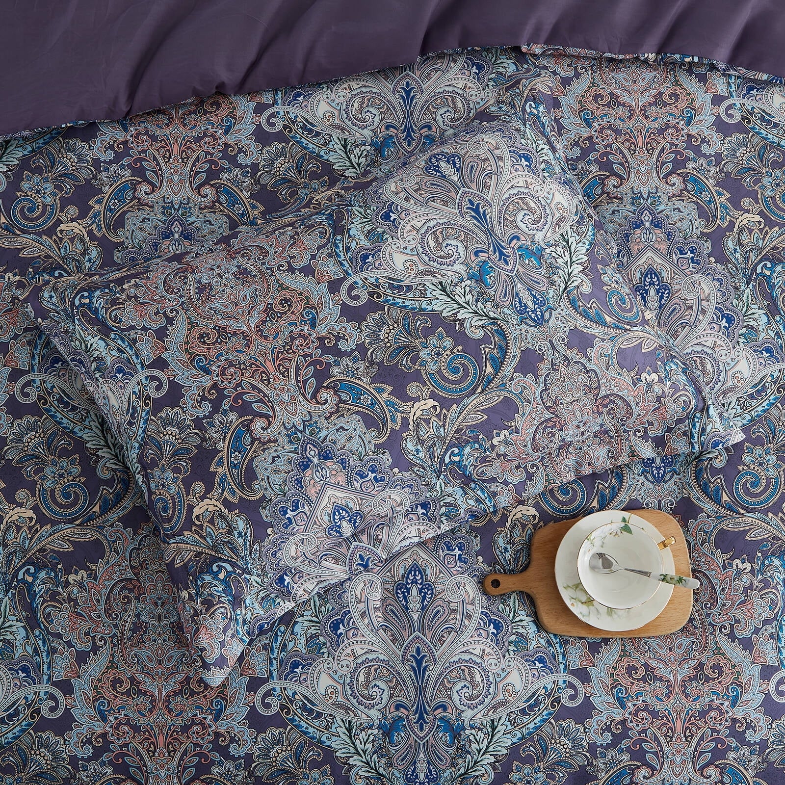 All-Season Boho Paisley Print Luxury Comforter Bed in a Bag Set Queen Size, Vintage Floral Medallions Microfiber Bedding Set - All-Season Down Alternative Comforter Insert Detail