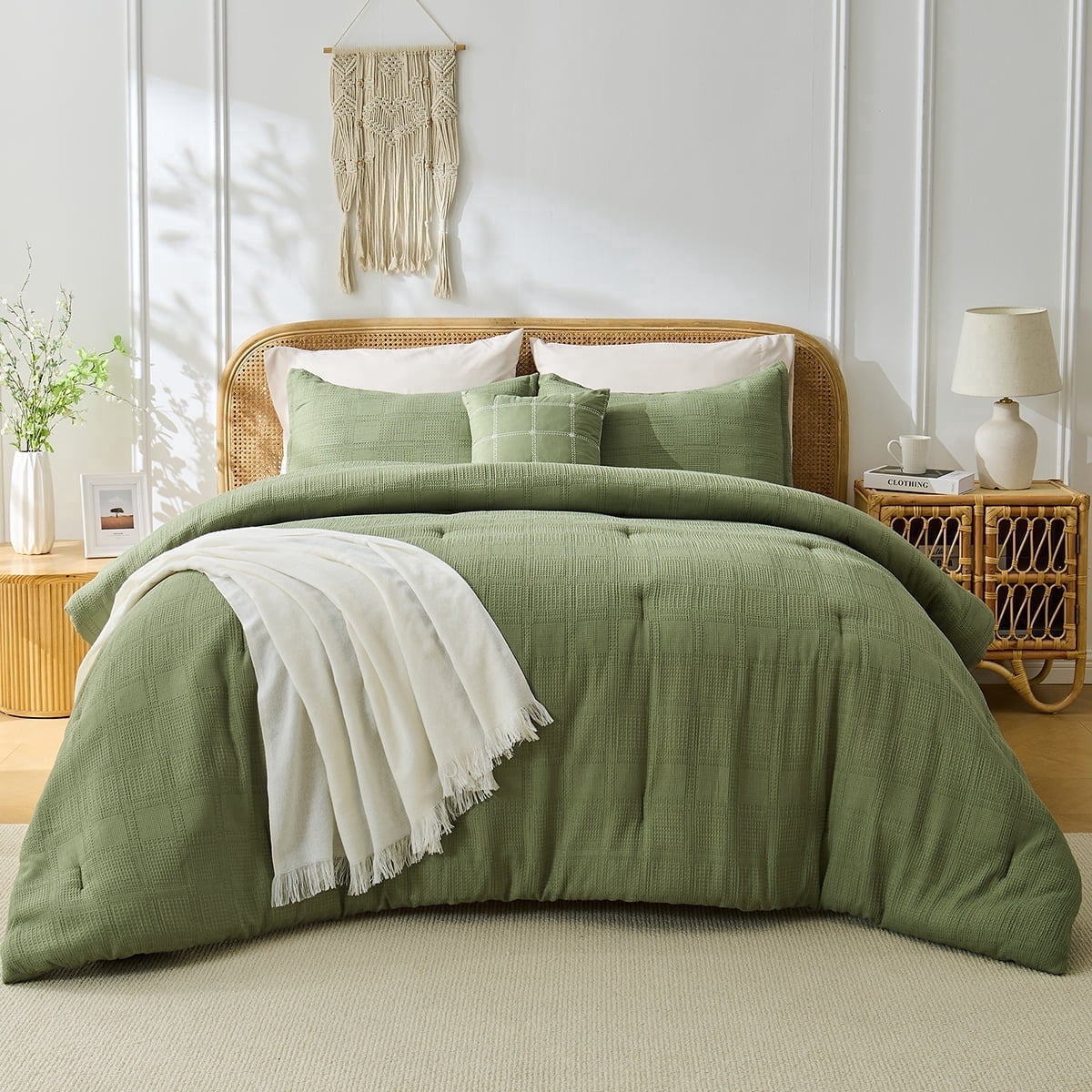 Fluffy Down Alternative Waffle Weave Comforter Set with Throw Blanket for Couch, 5-Piece King/Cal King Size Lightweight Comforter Bet Set for... - Luxurious Quilted Duvet Cover Set Detail