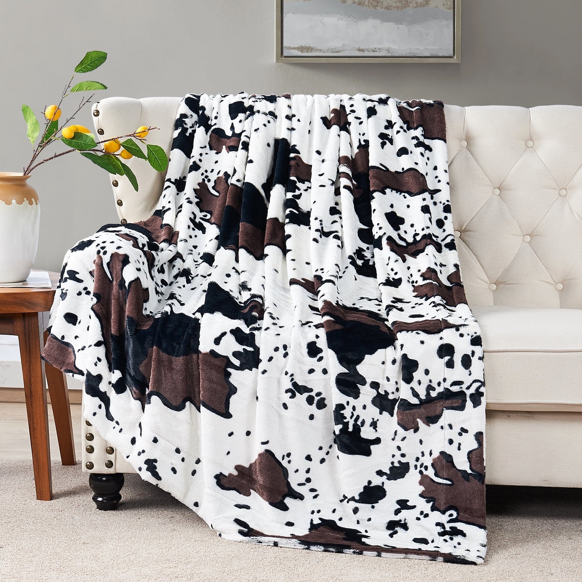 Super Soft Flannel Cow Print Double Sided Faux Fur Throw Blanket, Soft Cozy Fuzzy Black and White Throw, 50x60 inches - Super Soft Reversible Sherpa Flannel Blanket Detail