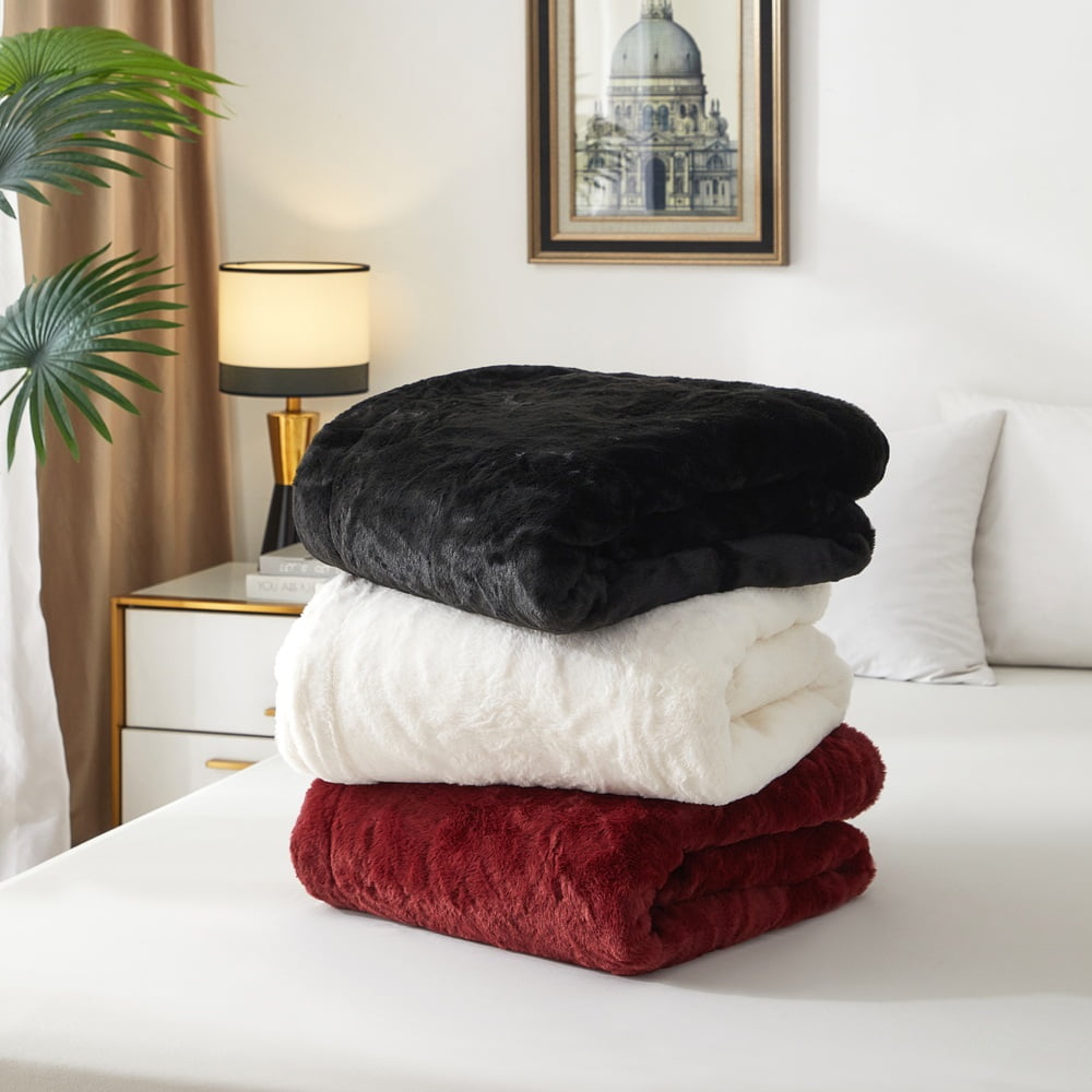 Super Soft Flannel Cozy Faux Fur Super Soft luxury Blanket, Full/Queen, Luscious Merlot - Lightweight Plush Warm Blanket for All Seasons Detail