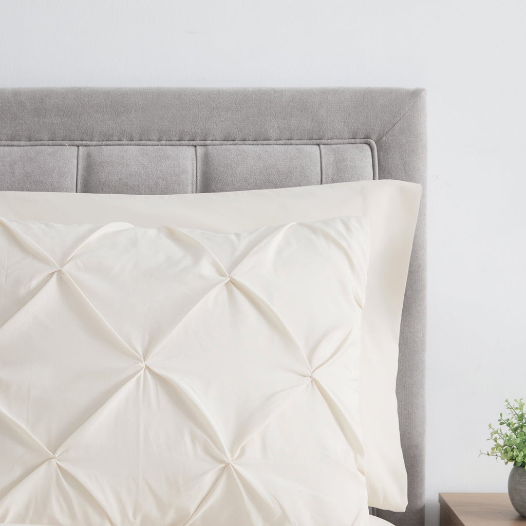 Fluffy Down Alternative Comforter Set, 3-Piece, Queen, Pleated Wrinkle-Resistant Microfiber Bedding, Ivory, All-Season - Luxurious Quilted Duvet Cover Set Detail