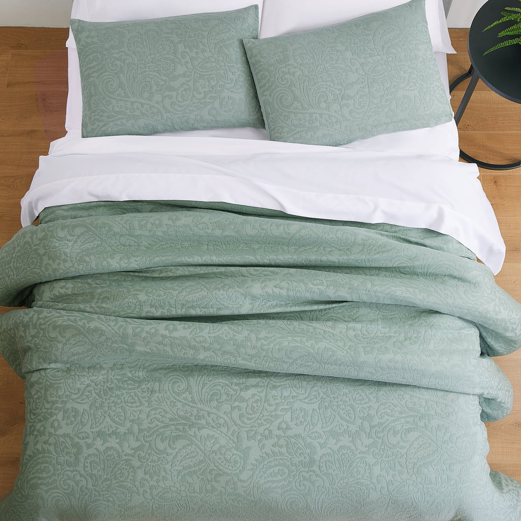 Heavyweight Warmth 3-Piece Sage Floral Comforter Set, Full/Queen - All-Season Down Alternative Comforter Insert Detail