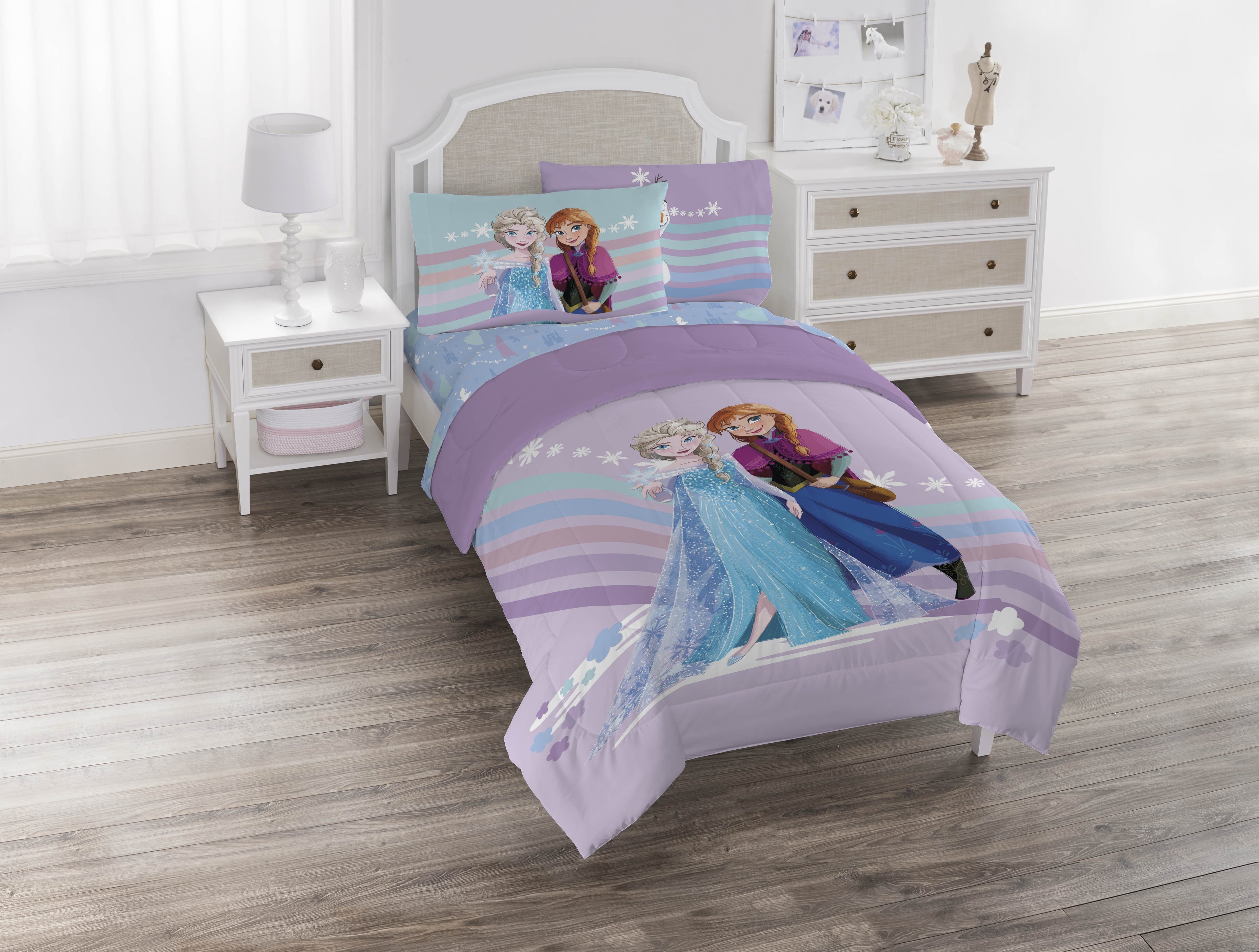 Fluffy Down Alternative The Poet Inside 5 Piece Twin Size Kids Comforter Set wth Sham - Super Soft Elsa Bed Set for Kids - Cloud-Like Soft Lightweight Bed Comforter Detail