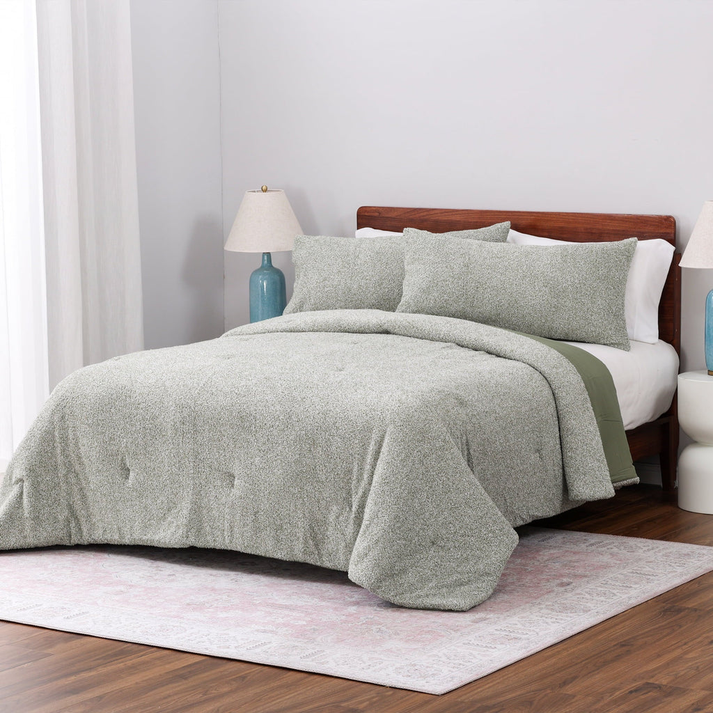 All-Season King, Comforter Set with Shams - Soft and Cozy, Green - Hypoallergenic Ultra-Fluffy Quilt for Winter Detail