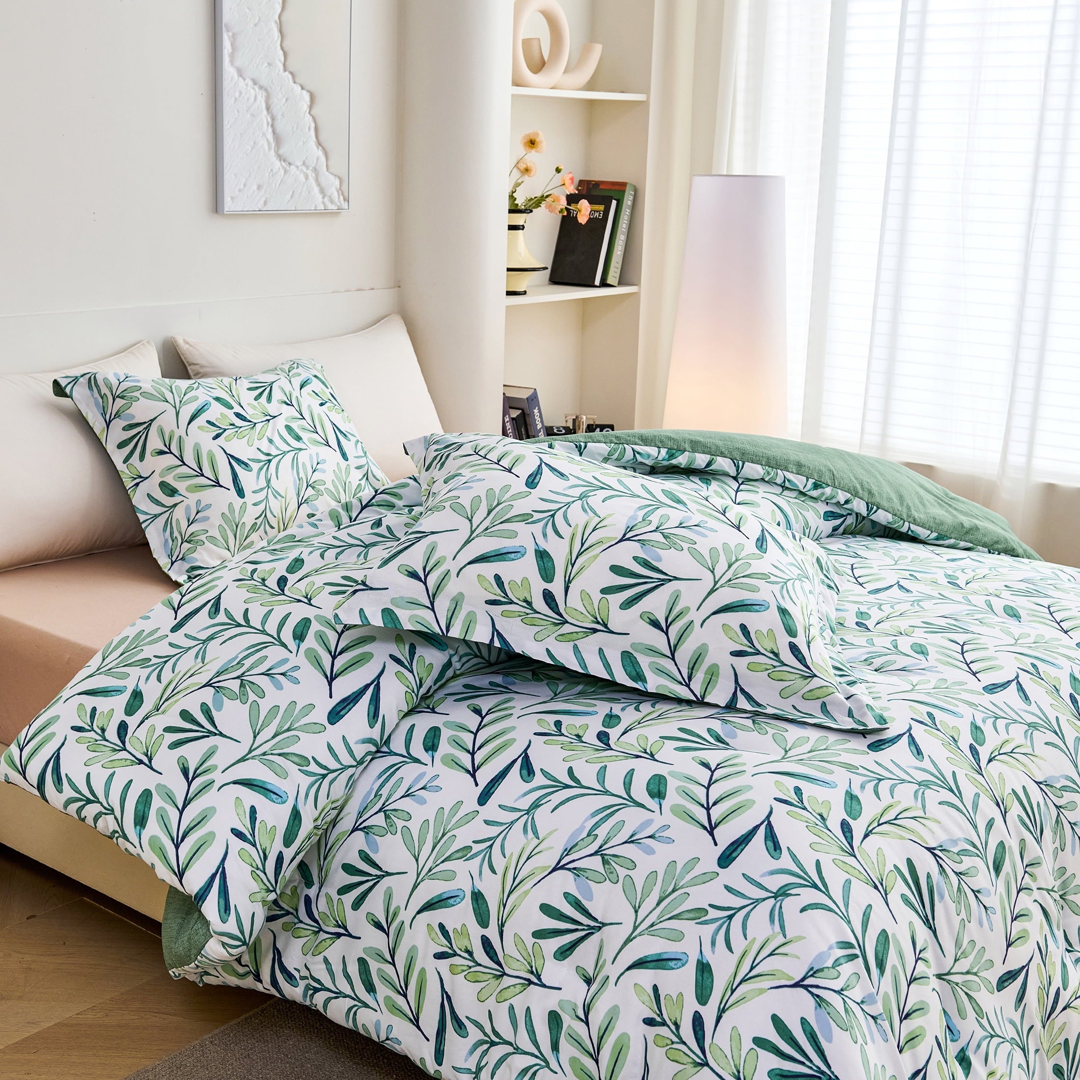 All-Season 3-Piece Floral Comforter Set King Size, Green and White Botanical, Soft Microfiber All-Season Bedding for Adults & Teens - Luxurious Quilted Duvet Cover Set Detail