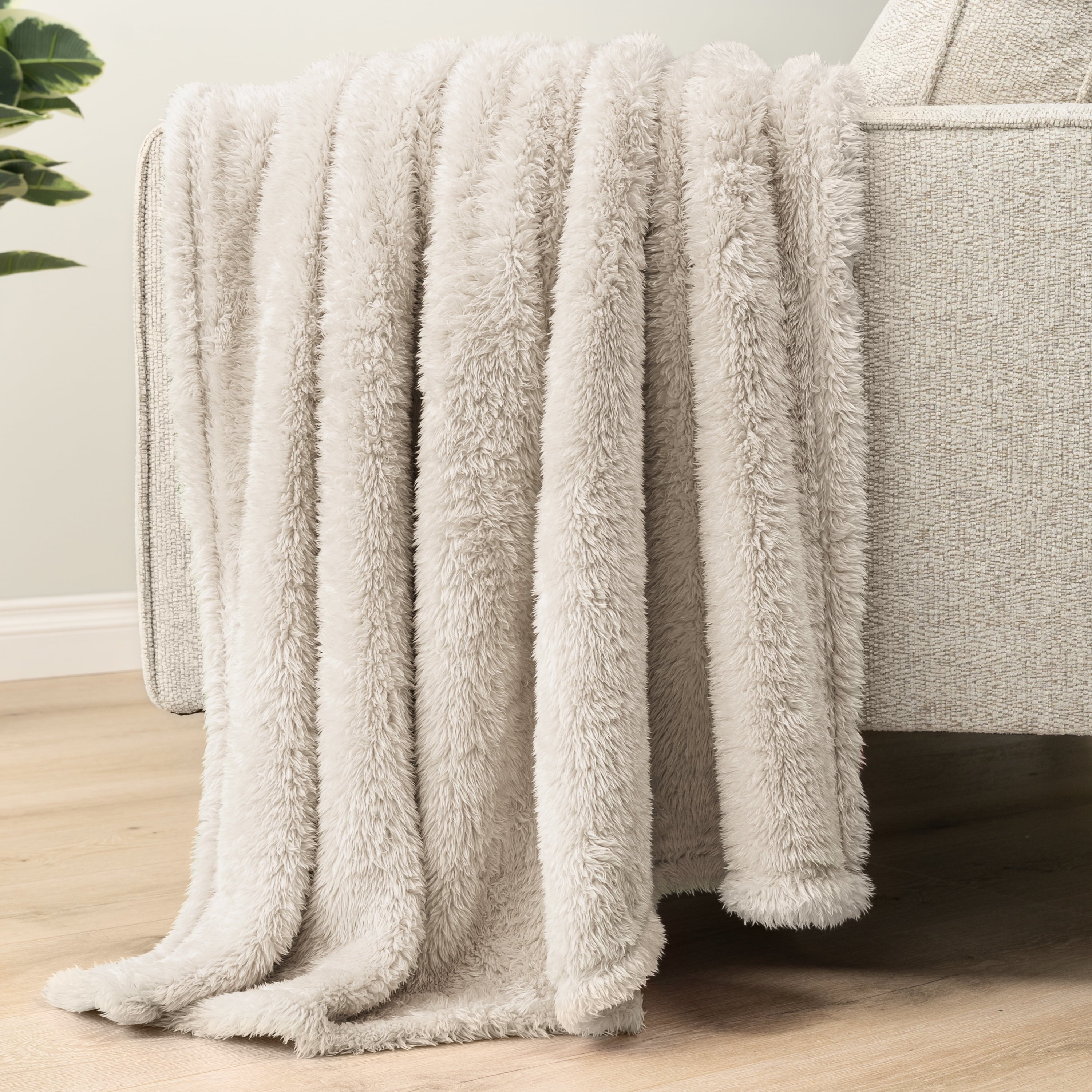 Reversible Sherpa Sherpa Throw Blanket For Couch Sofa, Cream Beige Fluffy Warm Plush Blanket for Bed, Cozy Super Soft Lightweight Throw... - Super Soft Reversible Sherpa Flannel Blanket Detail
