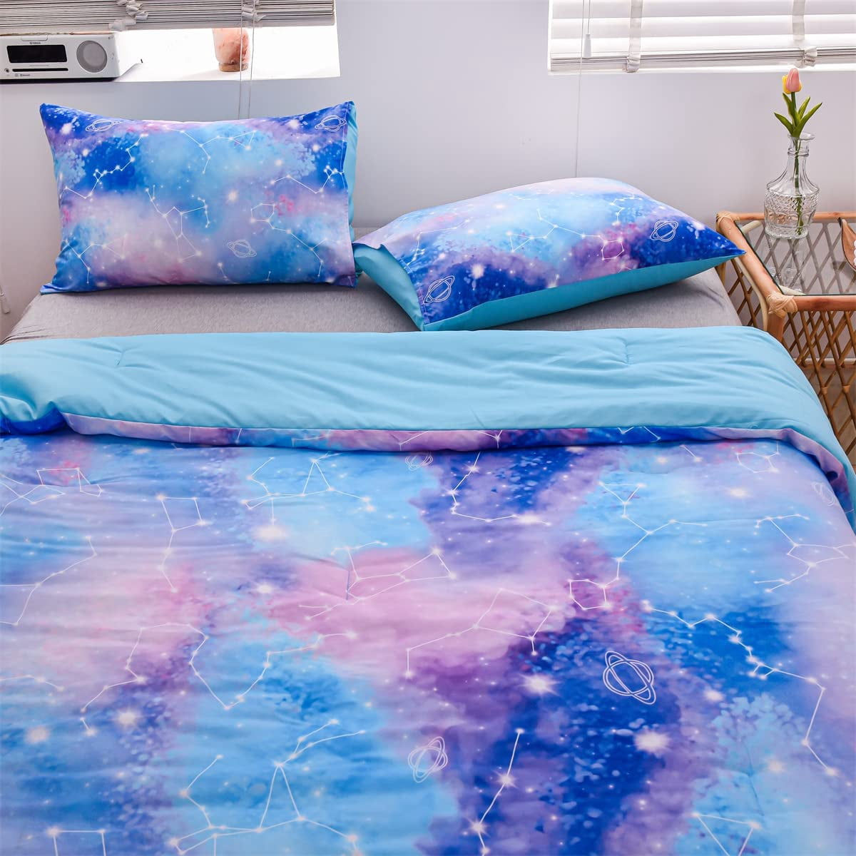 Luxurious Quilted Tie Dye Constellation Ombre Comforter Set Twin Gradient Galaxy Bedding Set Blue Purple - All-Season Down Alternative Comforter Insert Detail