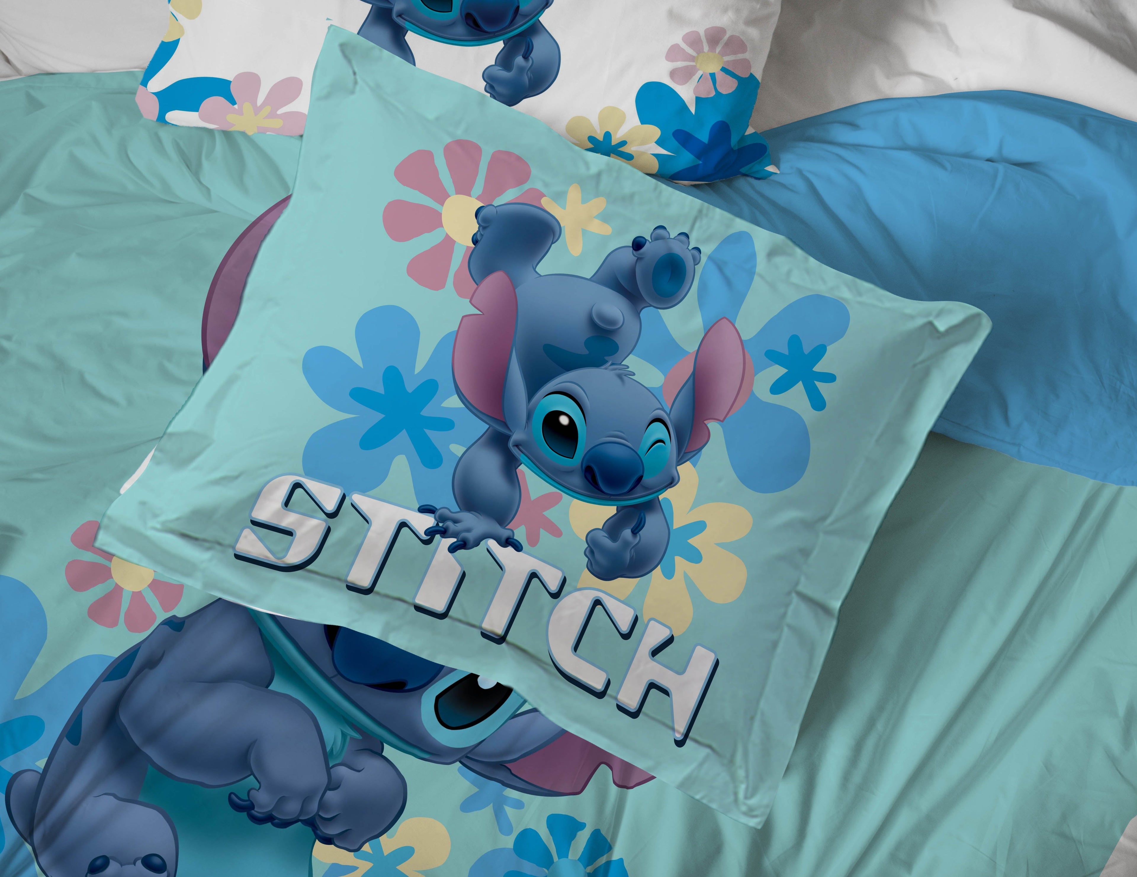 Fluffy Down Alternative Lilo and Stitch Sweet Stitch 5 Piece Twin Size Kids Comforter Set with Sham - Super Soft Bed Set for Kids - Cloud-Like Soft Lightweight Bed Comforter Detail