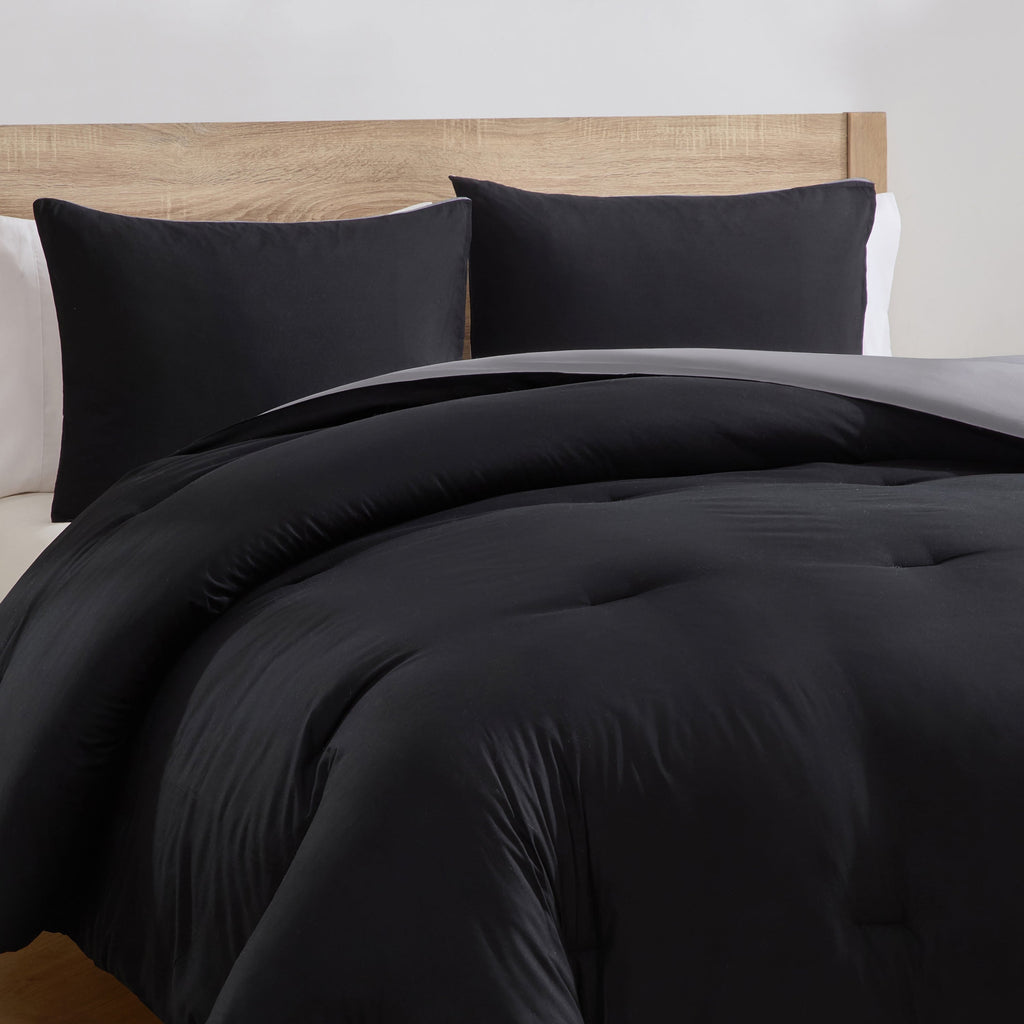 Luxurious Quilted Comforter Sets, All Season Lightweight Reversible Queen Comforter Set, 3-Pc Bedding Sets, Black/Charcoal gray - Cloud-Like Soft Lightweight Bed Comforter Detail