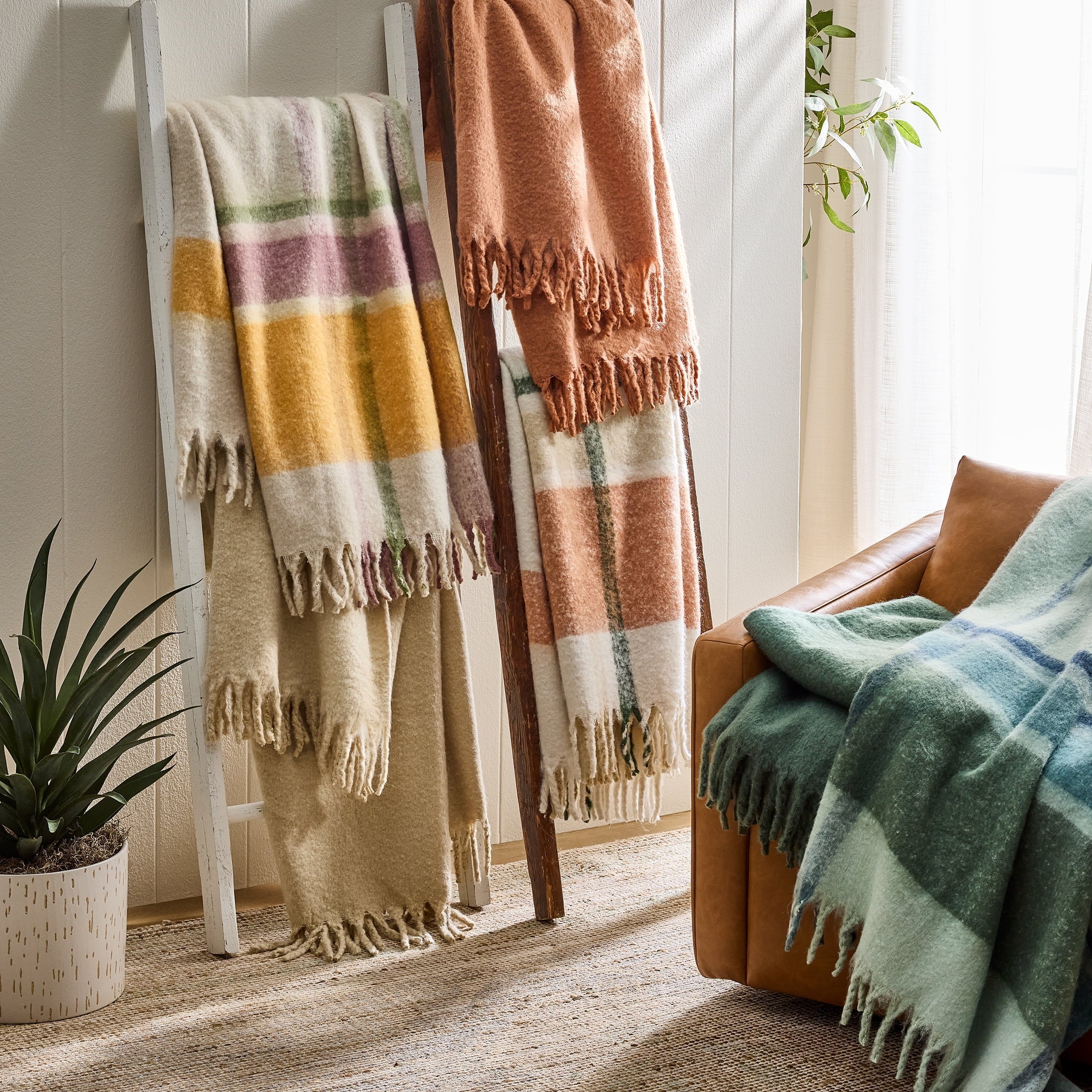 Cozy Fleece Faux Mohair Cozy Couch Throw Blanket Green Plaid, 50x72" - Cozy Fleece Throw Blanket for Couch & Bed Detail