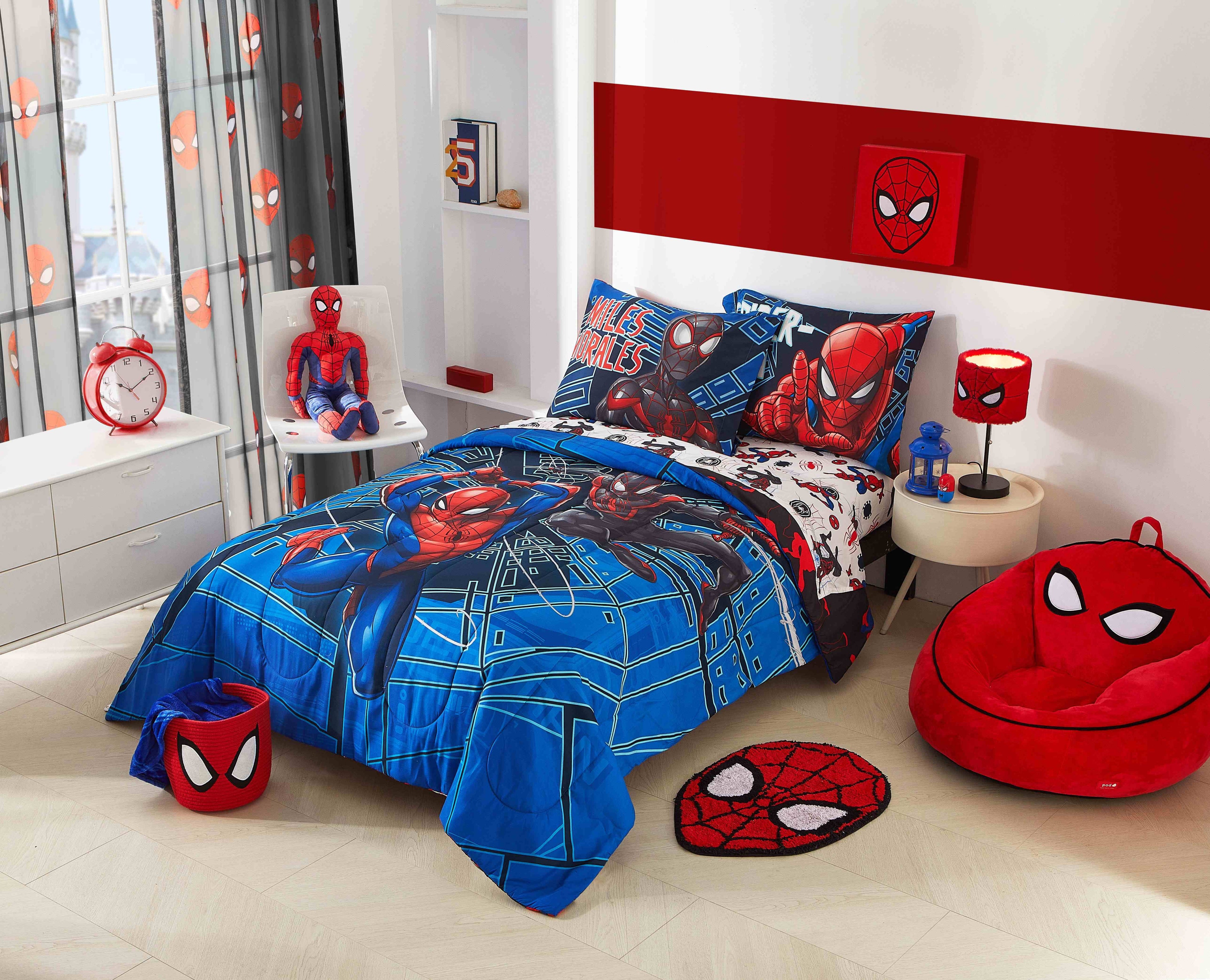 Hypoallergenic Cloud Spiderman Techno City Kids 2 Piece Blue Reversible Comforter and Pillowcase Set, Twin/Full - All-Season Down Alternative Comforter Insert Detail