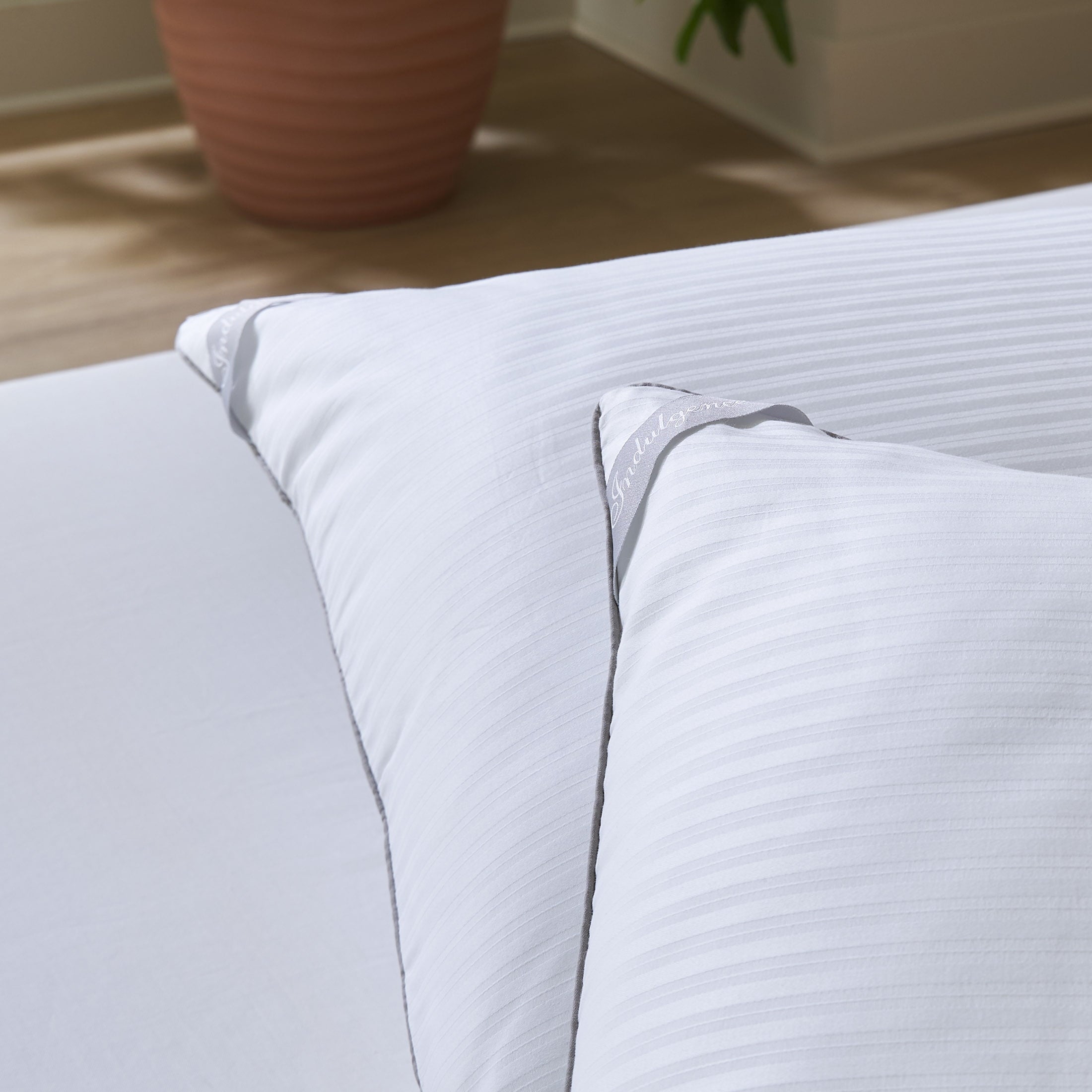 Orthopedic Support Down Alternative Bed Pillow, Standard/Queen - Orthopedic Shredded Foam Bed Pillow Set Detail