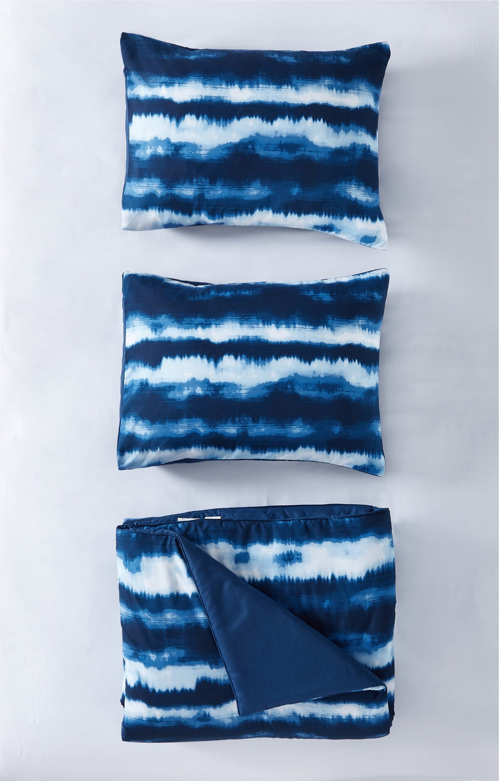 Fluffy Down Alternative Tie Dye Navy 3 Piece Comforter Set, Full - Cloud-Like Soft Lightweight Bed Comforter Detail