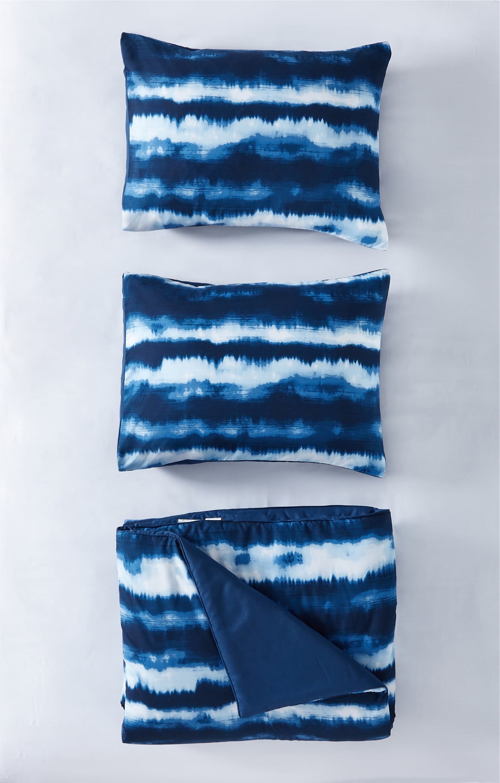 Fluffy Down Alternative Tie Dye Navy 3 Piece Comforter Set, Full - Cloud-Like Soft Lightweight Bed Comforter Detail
