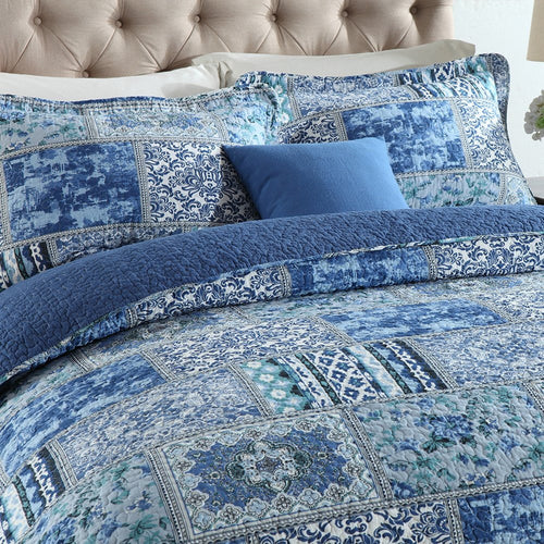 All-Season Quilt Comforter Cotton Bedding Set With Shams, Vintage Blue, King - Cloud-Like Soft Lightweight Bed Comforter Detail