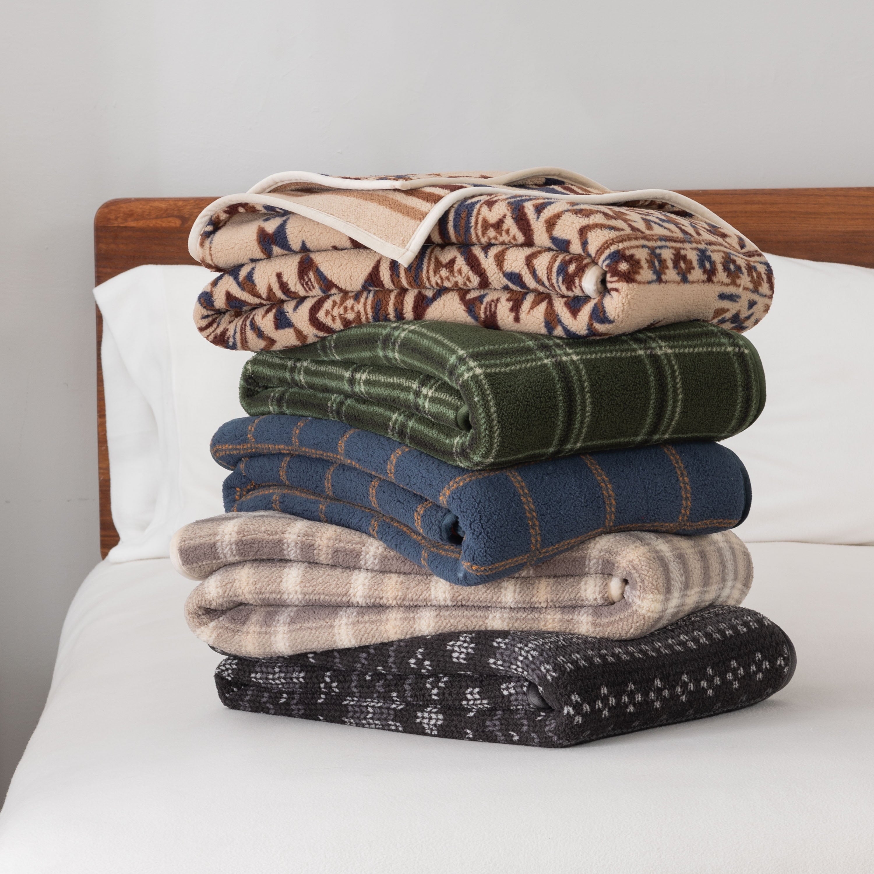 Super Soft Flannel Berkshire Life Reversible Printed Hampshire Soft Throw Blanket, Glacier Fair Isle - Cozy Fleece Throw Blanket for Couch & Bed Detail