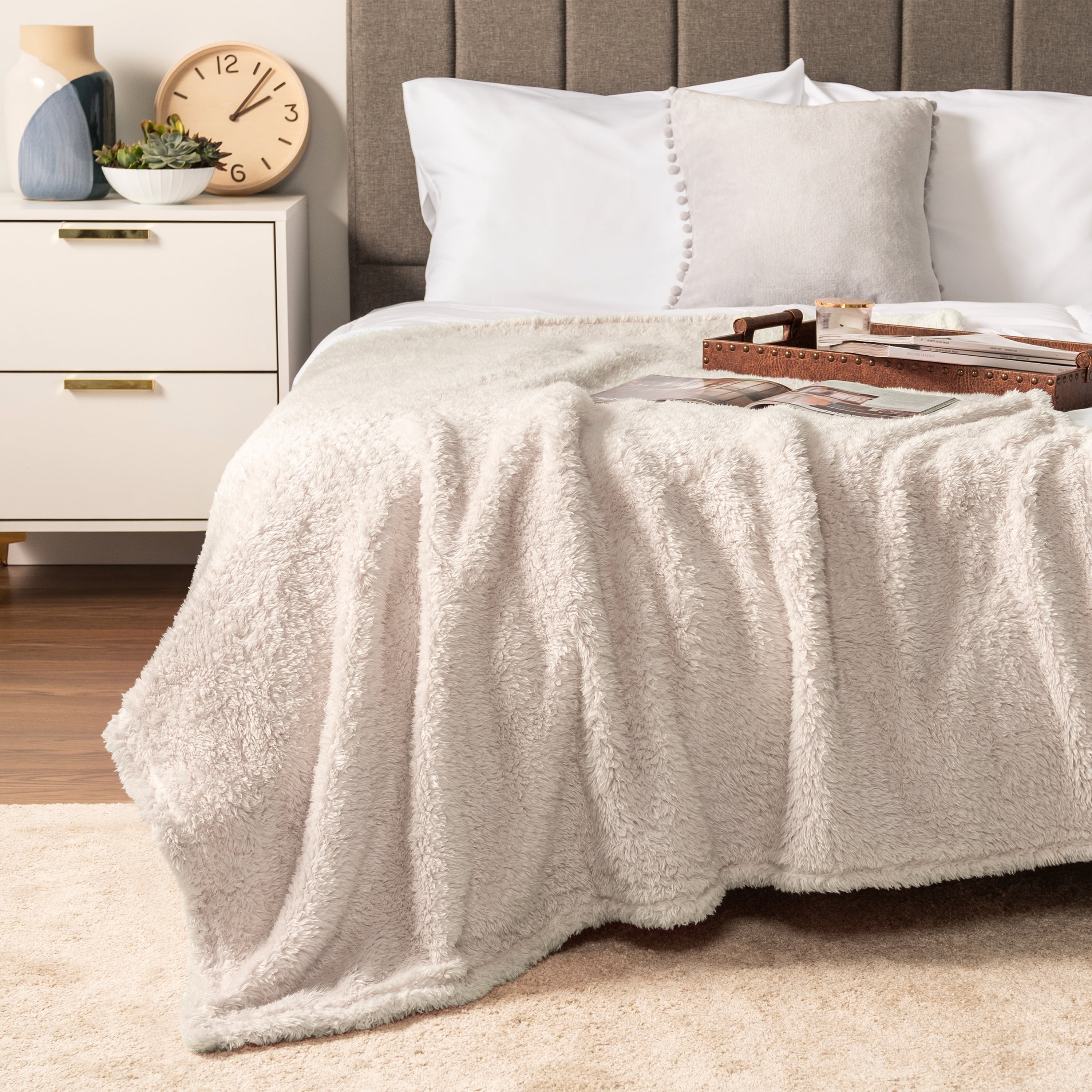 Reversible Sherpa Sherpa Throw Blanket For Couch Sofa, Cream Beige Fluffy Warm Plush Blanket for Bed, Cozy Super Soft Lightweight Throw... - Super Soft Reversible Sherpa Flannel Blanket Detail