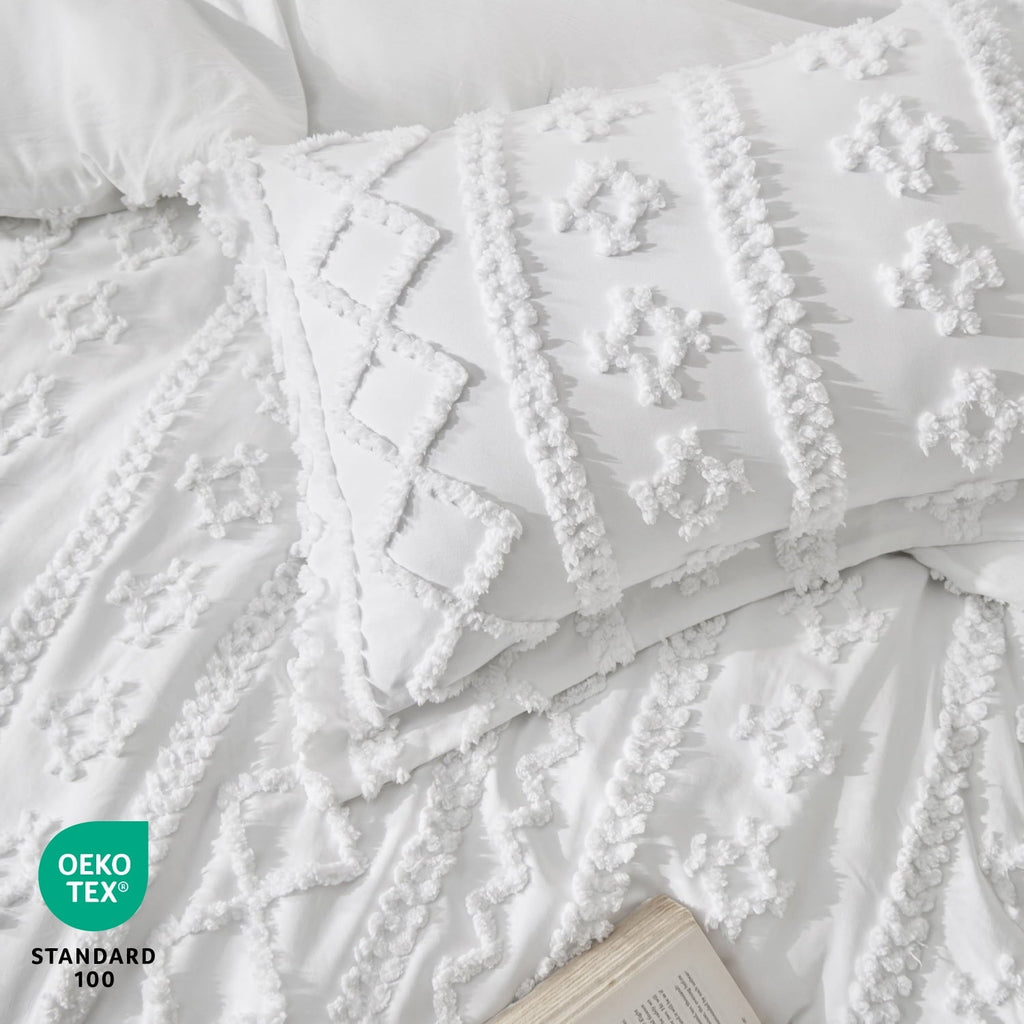 Luxurious Quilted Tufted Boho Comforter Set, 2 Pieces Farmhouse Shabby Chic Embroidery Bed Set, Soft Jacquard Comforter for All Seasons... - All-Season Down Alternative Comforter Insert Detail