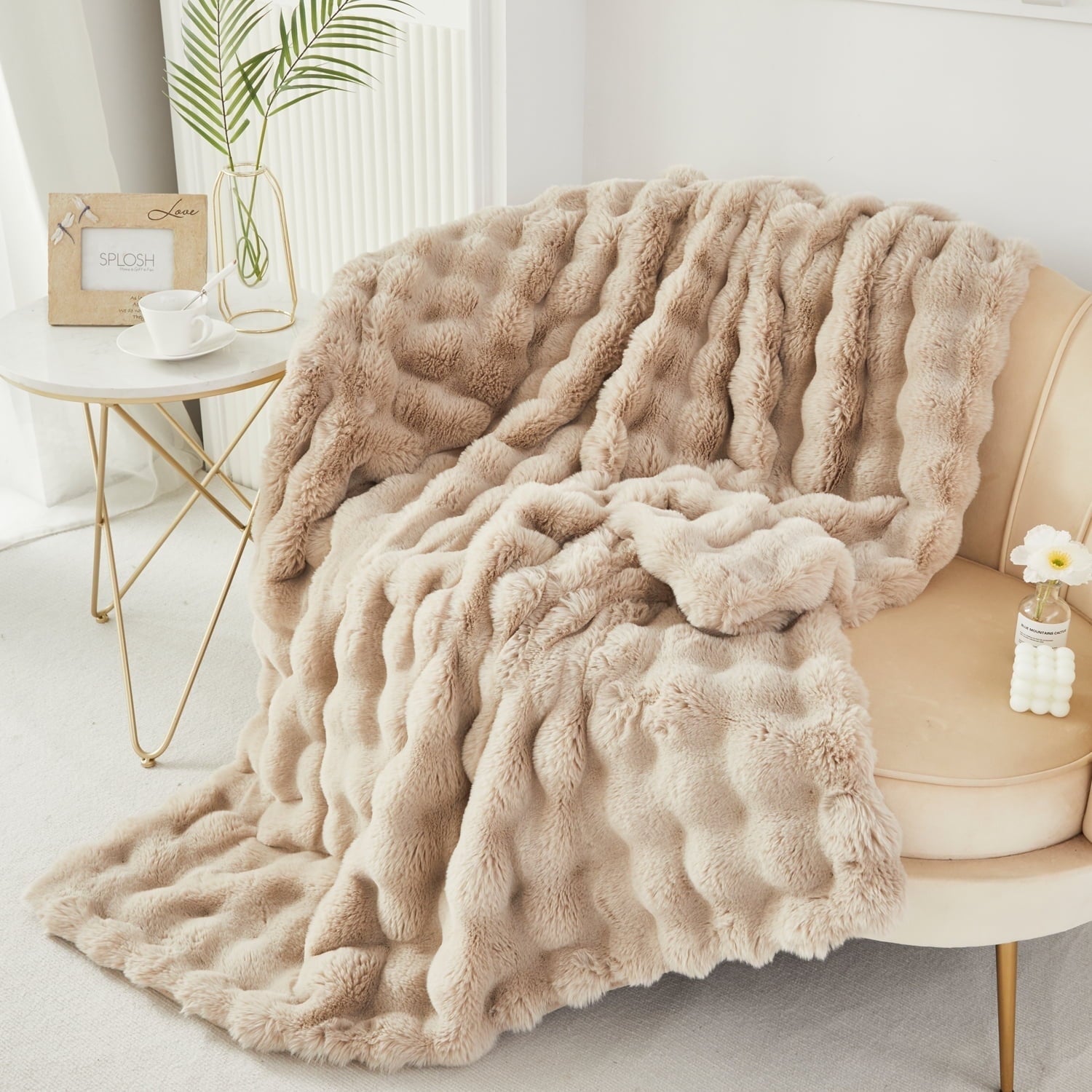 Reversible Sherpa Taupe Faux Fur Bubble Blankets for Couch Chair Sofa Luxury Fluffy Thick Bubble Throw Blanket Furry Blanket Fuzzy Soft... - Super Soft Reversible Sherpa Flannel Blanket Detail