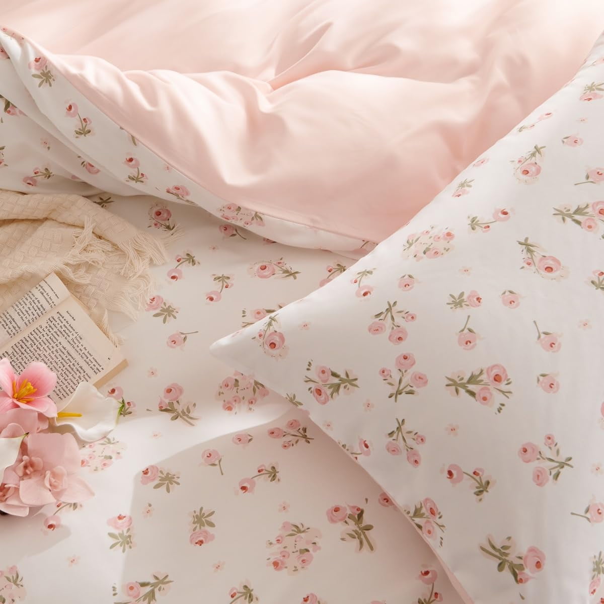 All-Season Pink loyalty Floral Comforter Queen Sets, 3 Pieces Chic Botanical Pink White Floral Reversible Comforter for All Season - Cloud-Like Soft Lightweight Bed Comforter Detail