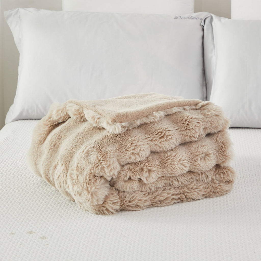 Reversible Sherpa Taupe Faux Fur Bubble Blankets for Couch Chair Sofa Luxury Fluffy Thick Bubble Throw Blanket Furry Blanket Fuzzy Soft... - Super Soft Reversible Sherpa Flannel Blanket Detail