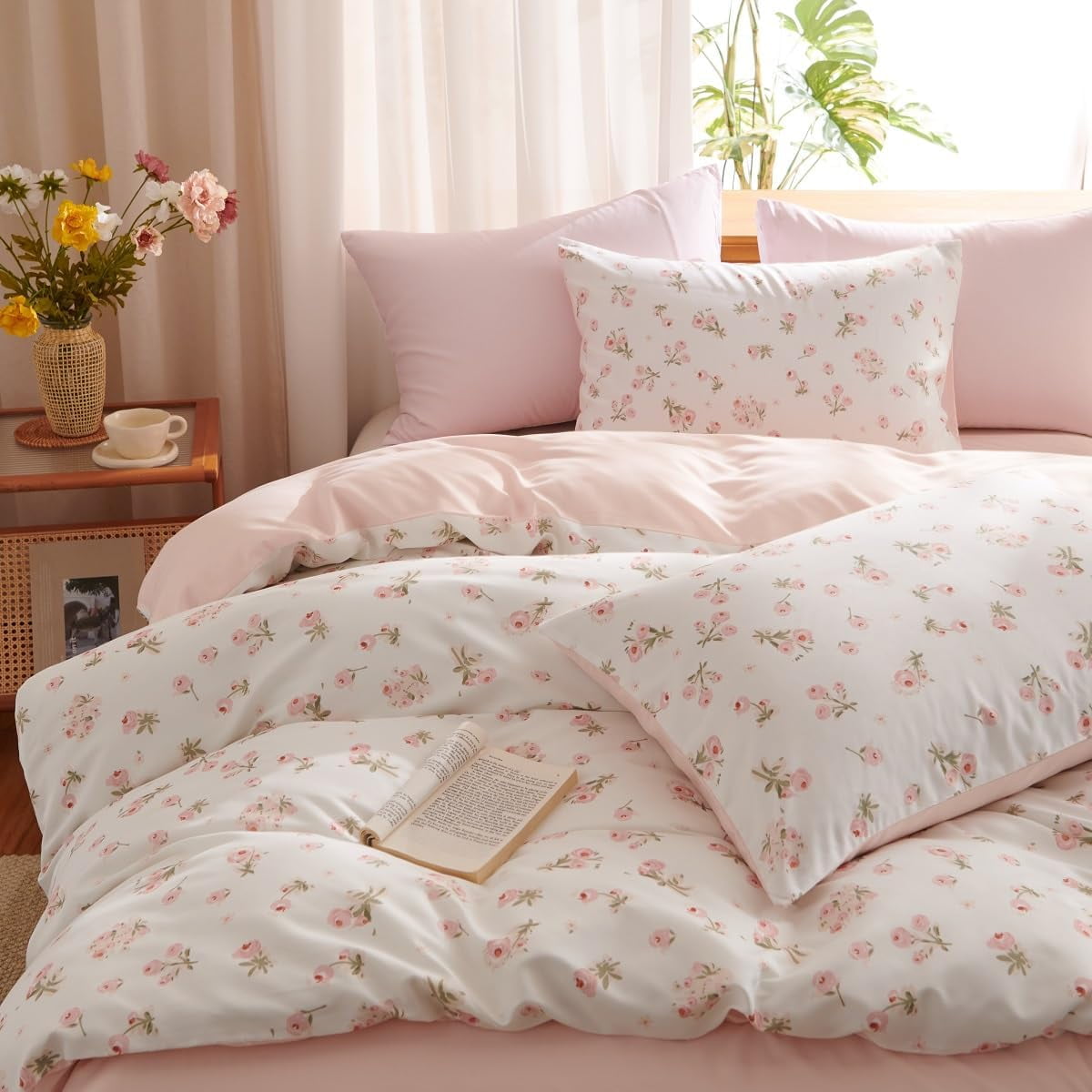 All-Season Pink loyalty Floral Comforter Queen Sets, 3 Pieces Chic Botanical Pink White Floral Reversible Comforter for All Season - Cloud-Like Soft Lightweight Bed Comforter Detail