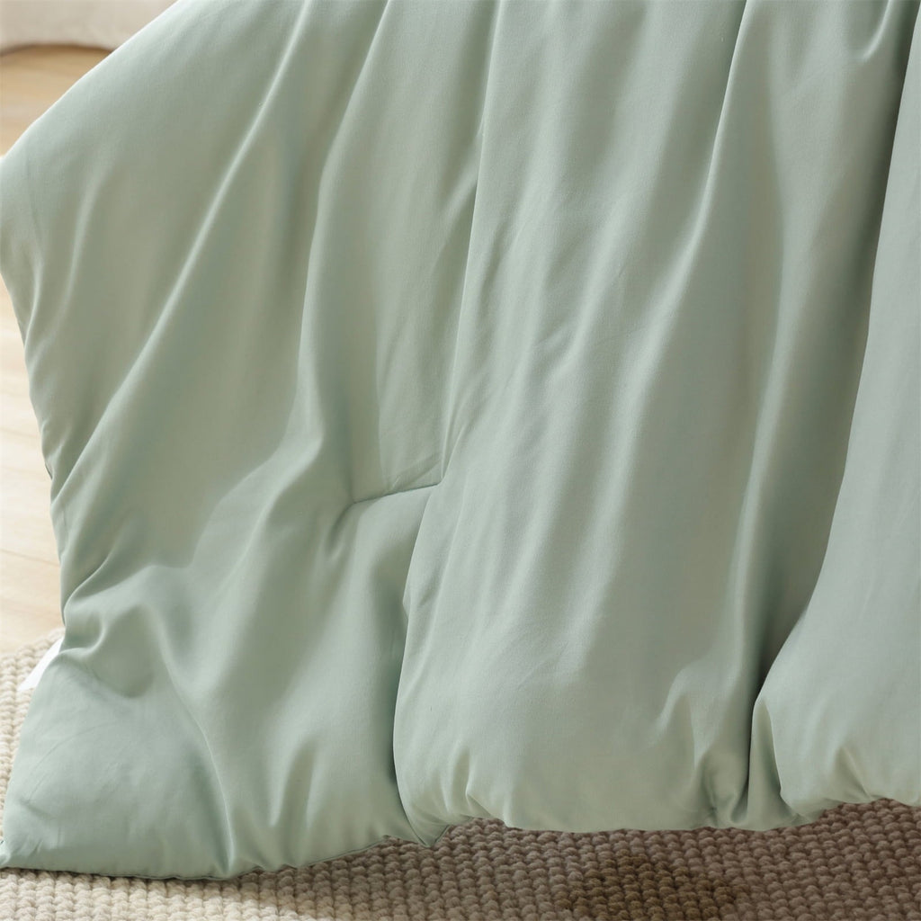 All-Season Queen Comforter Set For Adult, 3 Piece Sage Green Comforter Sets & Bedding For All Season - All-Season Down Alternative Comforter Insert Detail