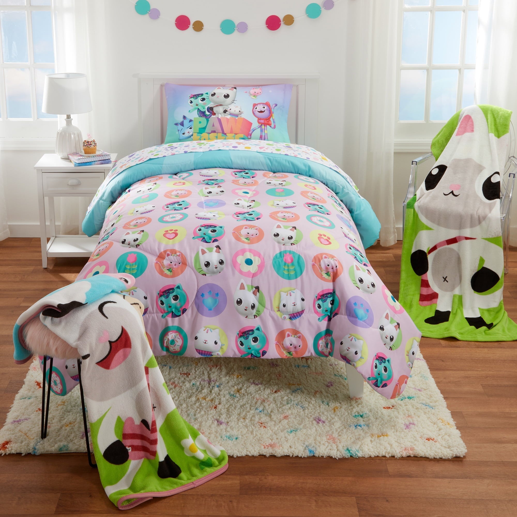 Luxurious Quilted Gabby's Dollhouse Kids Comforter and Pillowcase, 2-Piece Set, Twin/Full, Reversible - Luxurious Quilted Duvet Cover Set Detail