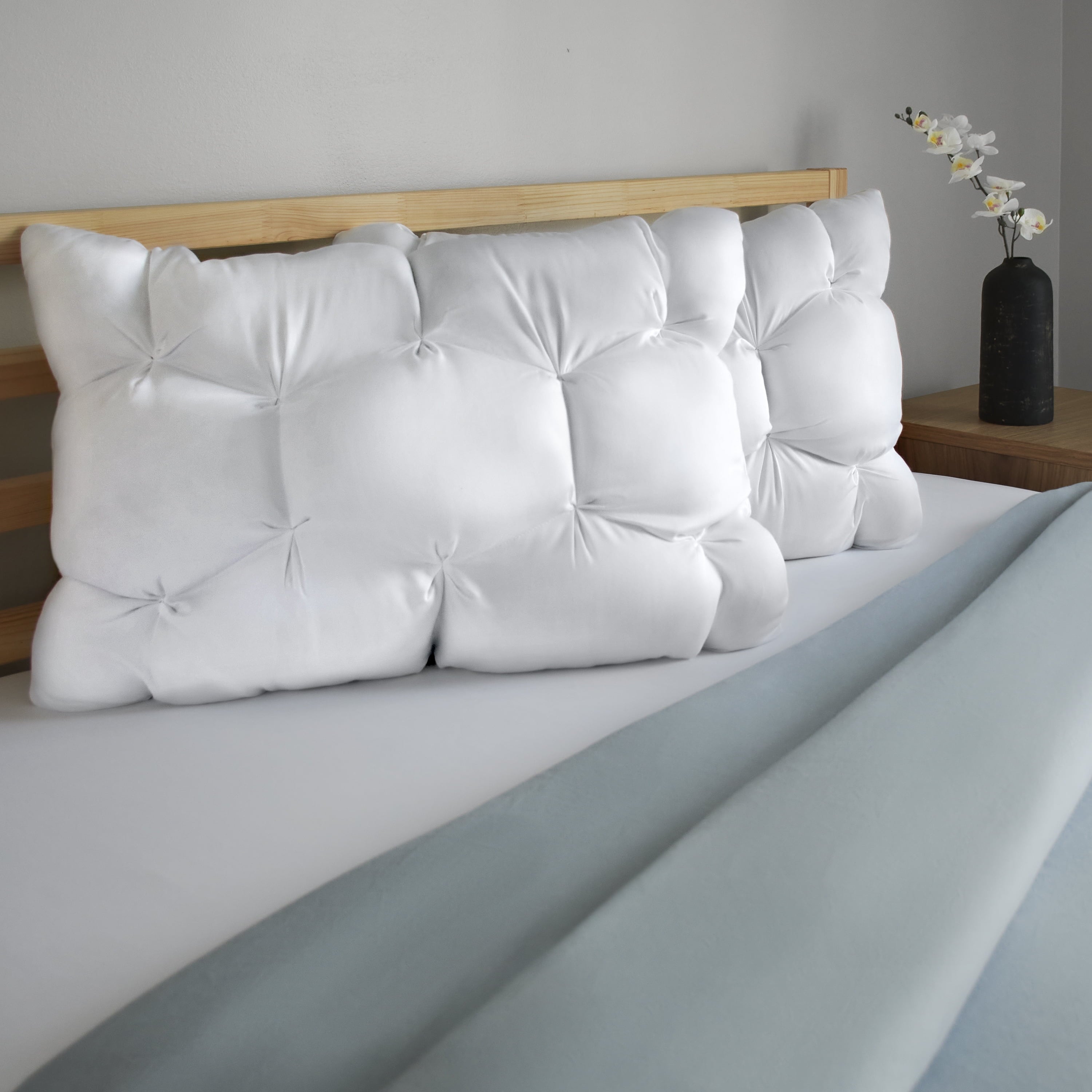 Ergonomic Memory Foam Down Alternative Cloud Luxe Bed Pillows, Standard/Queen - Adaptive Huggable Core (2 Pack) - Decorative Throw Pillow Cushion for Sofa & Bed Detail
