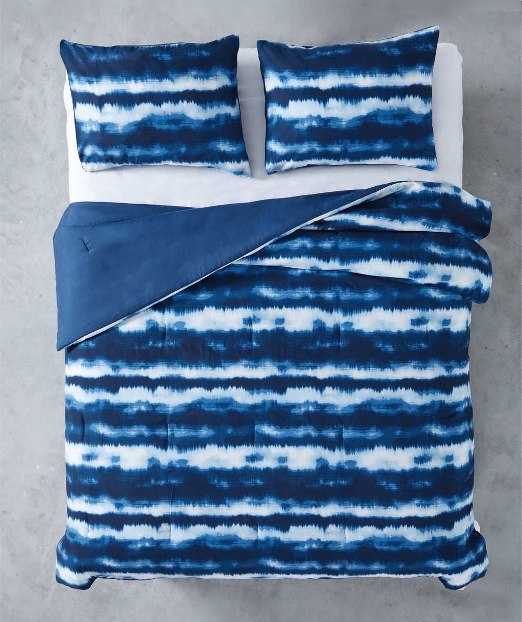 Fluffy Down Alternative Tie Dye Navy 3 Piece Comforter Set, Full - Cloud-Like Soft Lightweight Bed Comforter Detail