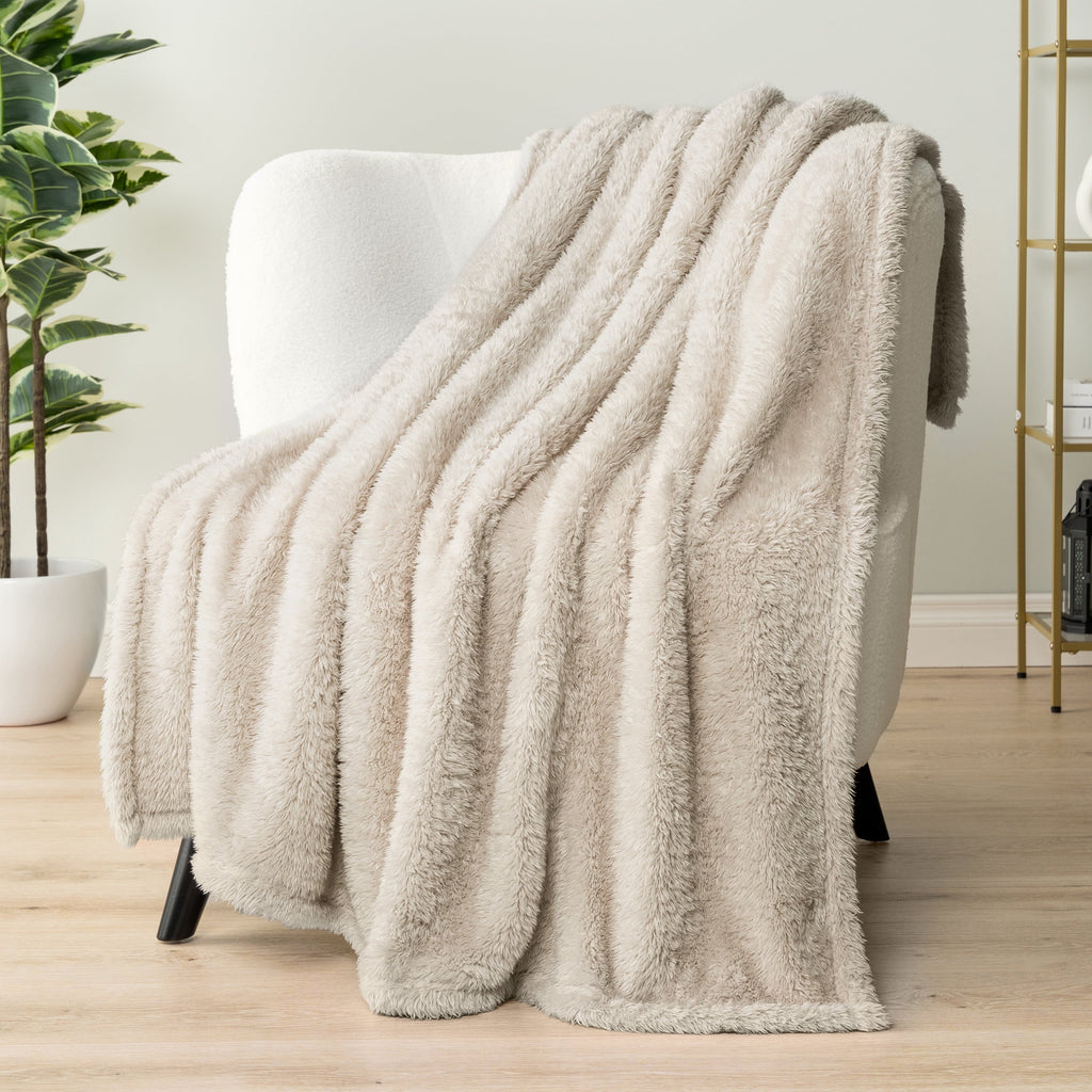 Reversible Sherpa Sherpa Throw Blanket For Couch Sofa, Cream Beige Fluffy Warm Plush Blanket for Bed, Cozy Super Soft Lightweight Throw... - Super Soft Reversible Sherpa Flannel Blanket Detail
